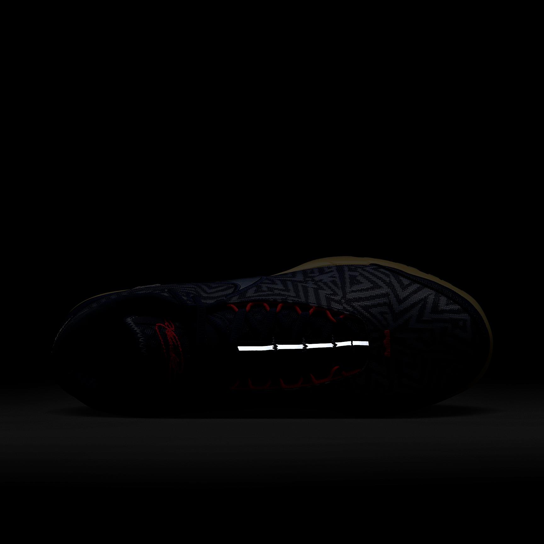 Nike Men's LeBron NXXT Genisus Basketball Shoes Product Image