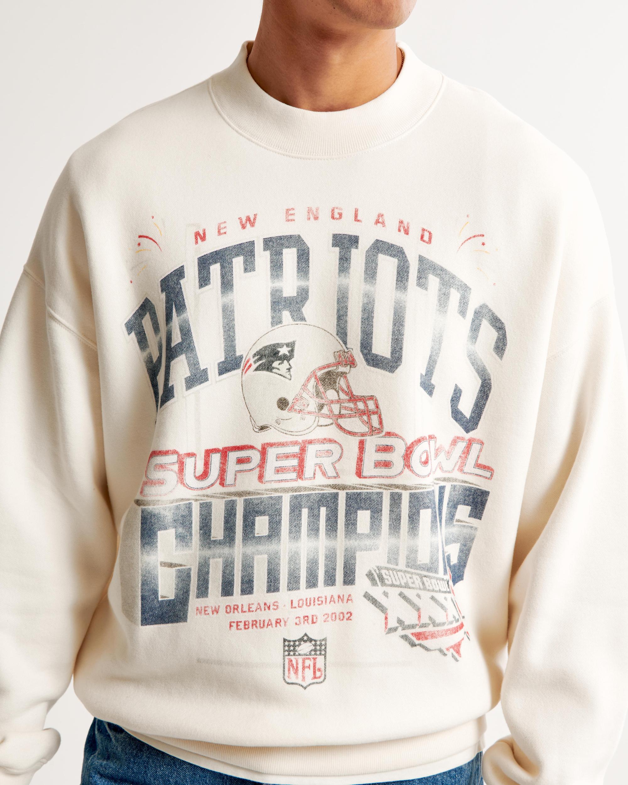 New England Patriots Graphic Crew Sweatshirt Product Image