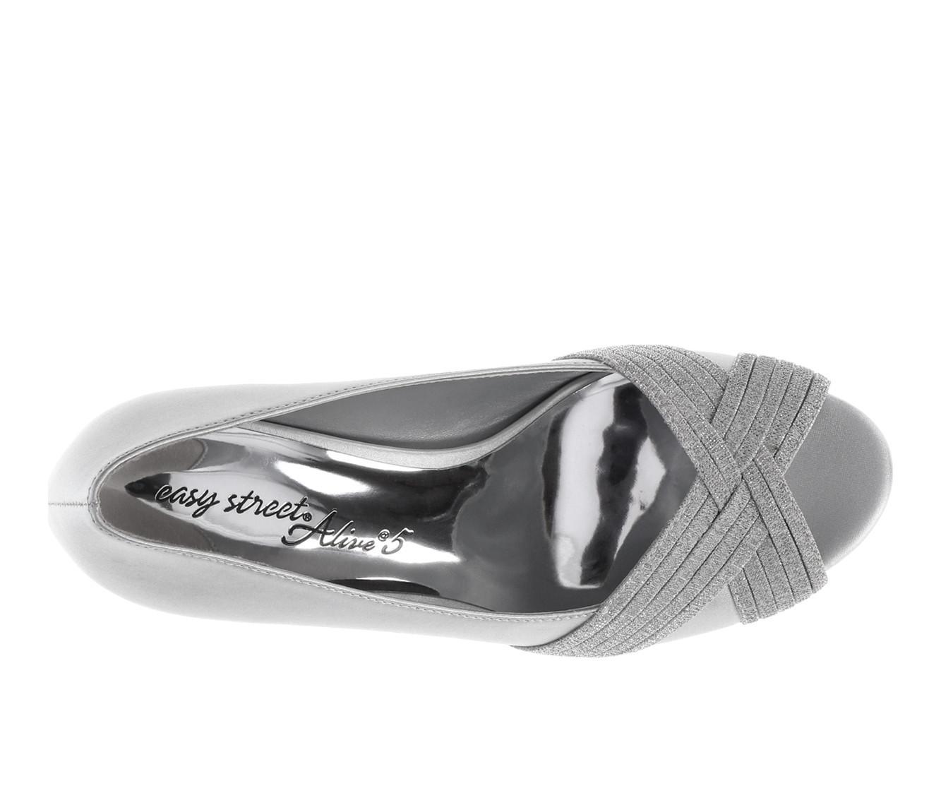 Women's Easy Street Lavish Pumps Product Image