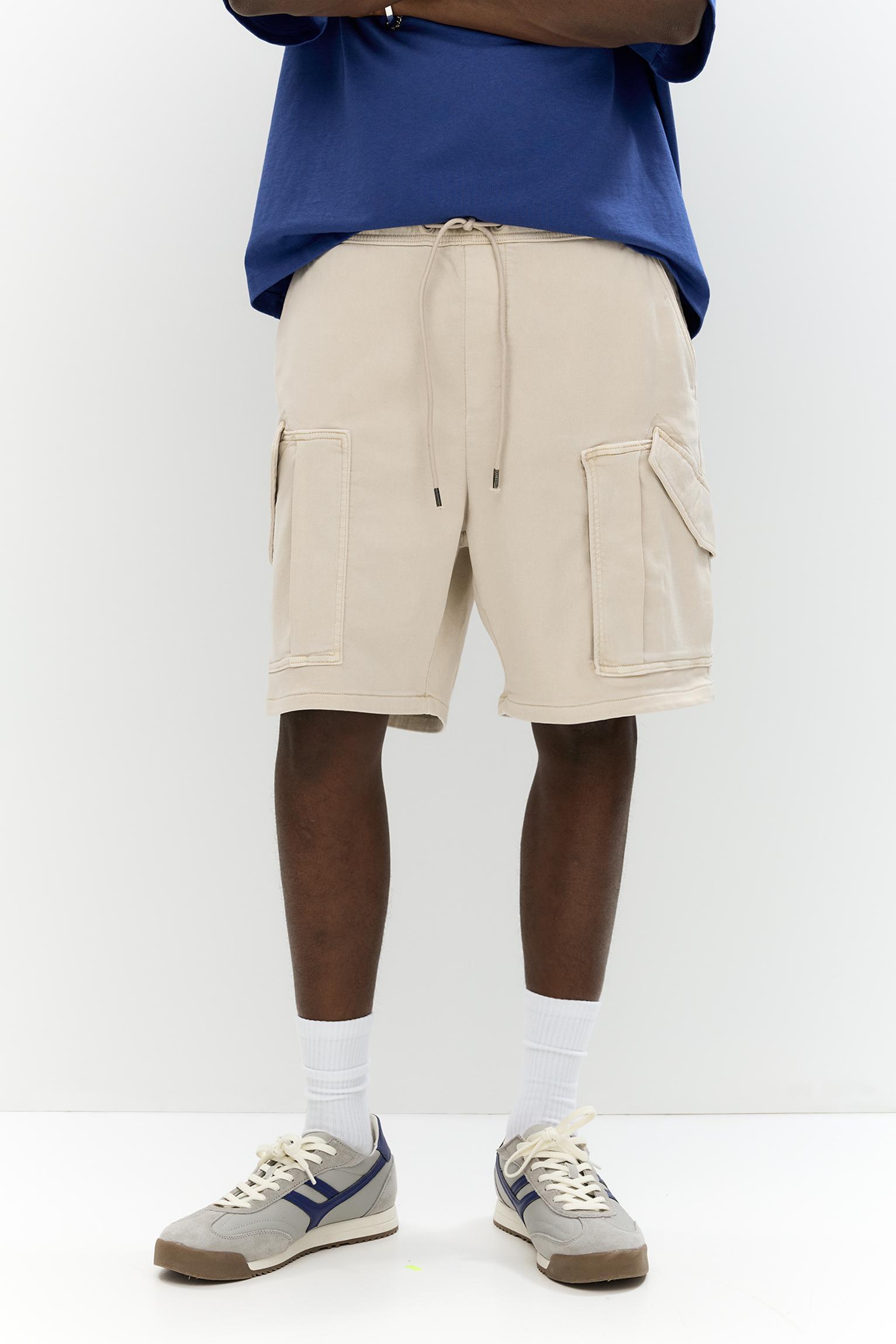 Comfort cargo Bermuda shorts Product Image