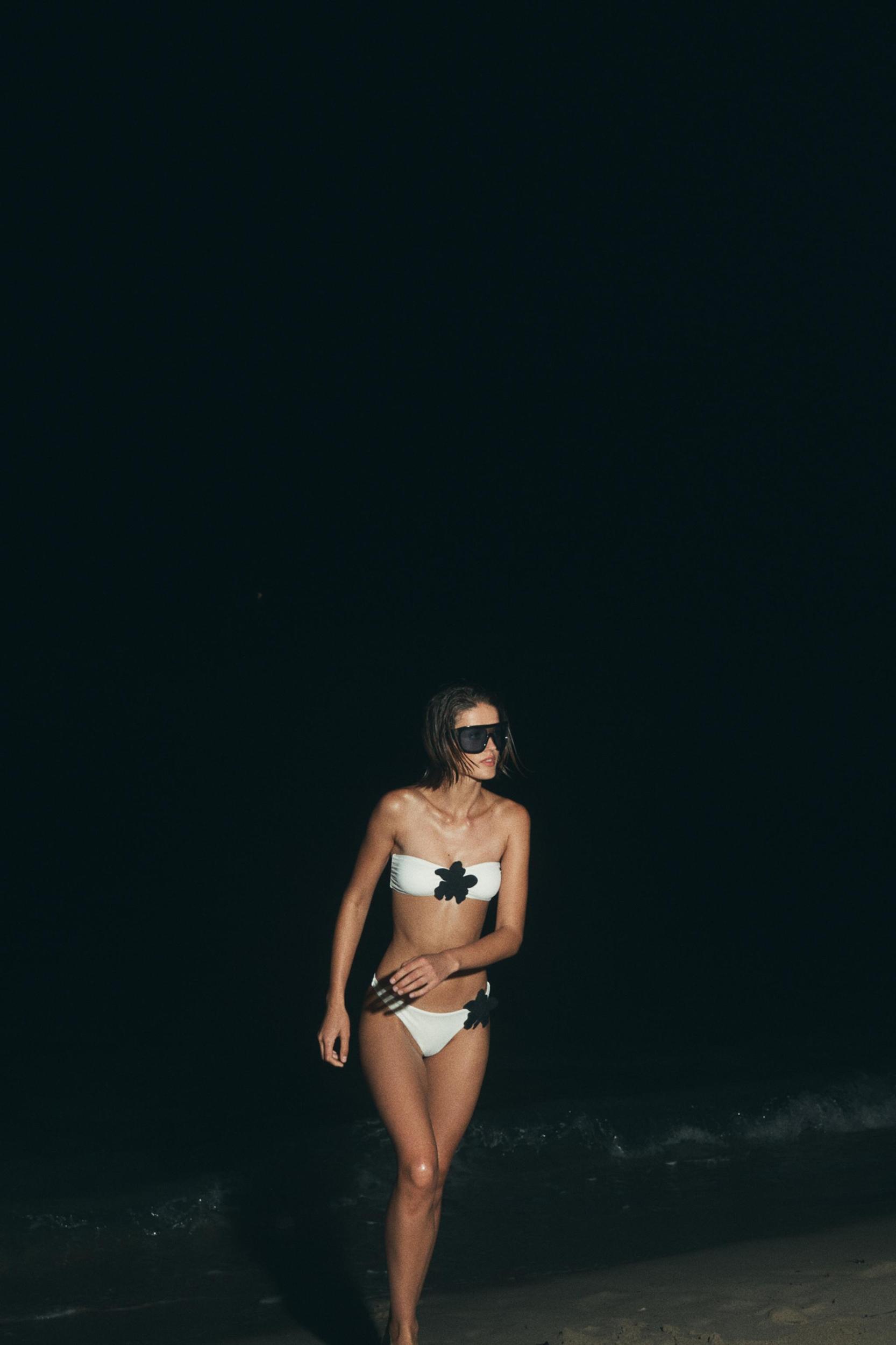 FLORAL BANDEAU BIKINI TOP Product Image