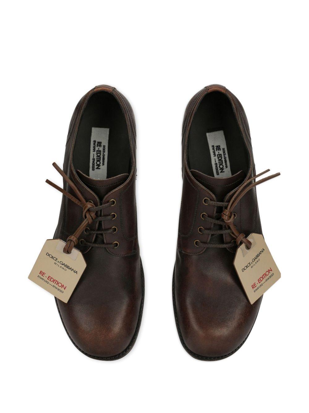 logo-tag leather derby shoes Product Image