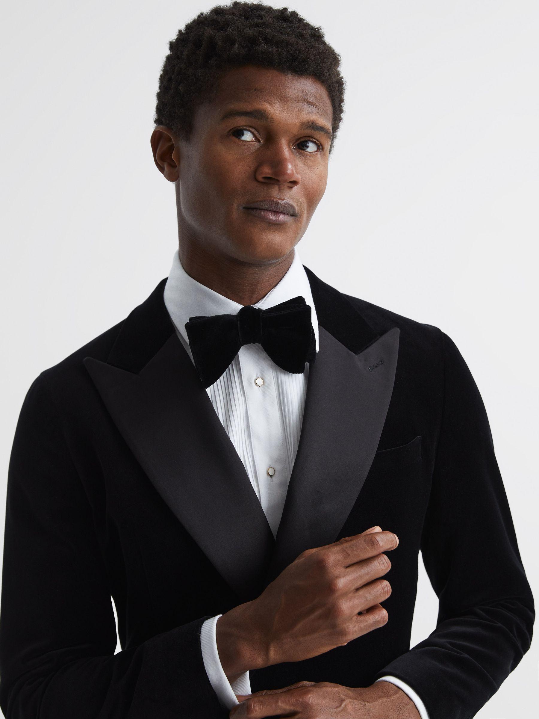 Velvet Bow Tie in Black Product Image