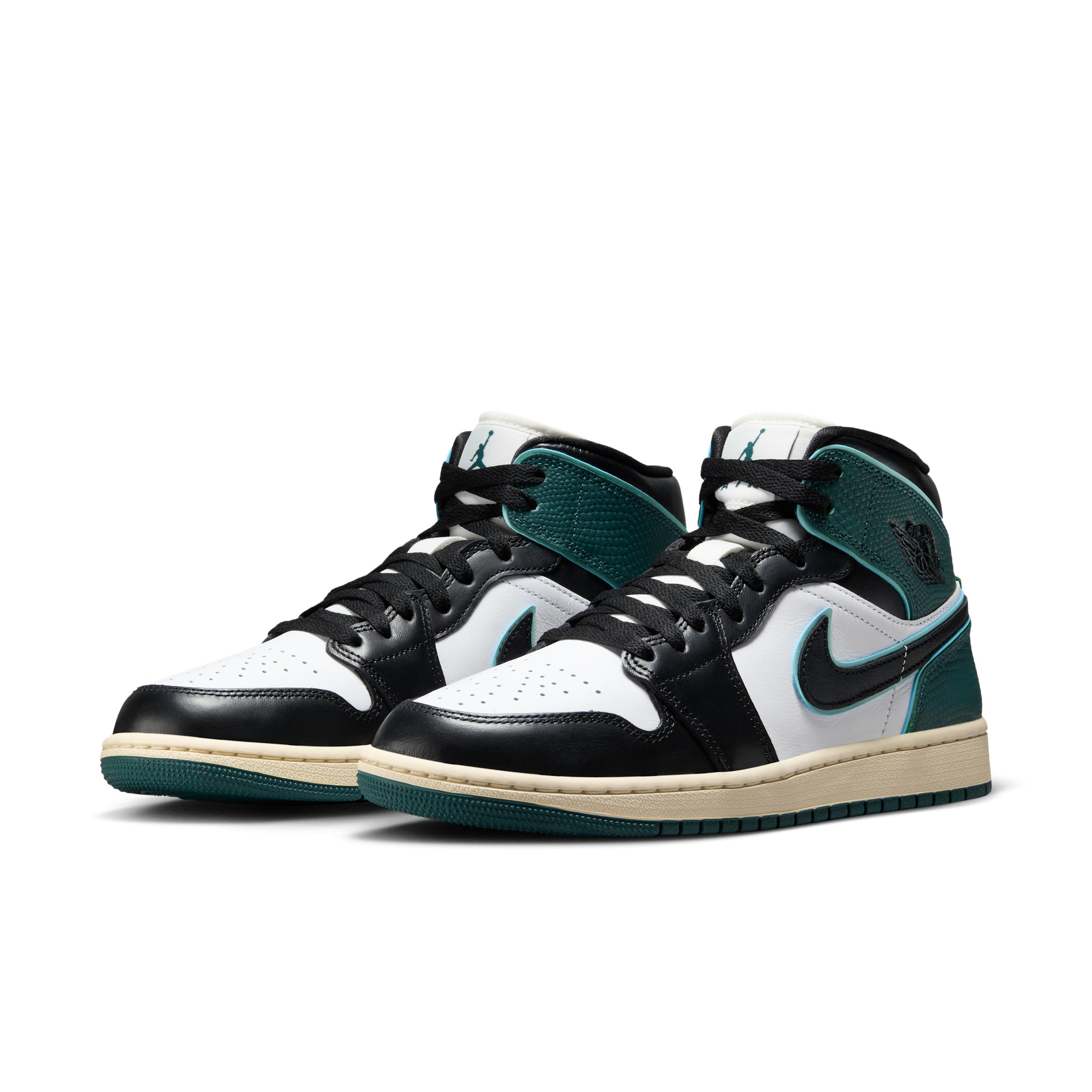 Women's Air Jordan 1 Mid SE Shoes Product Image