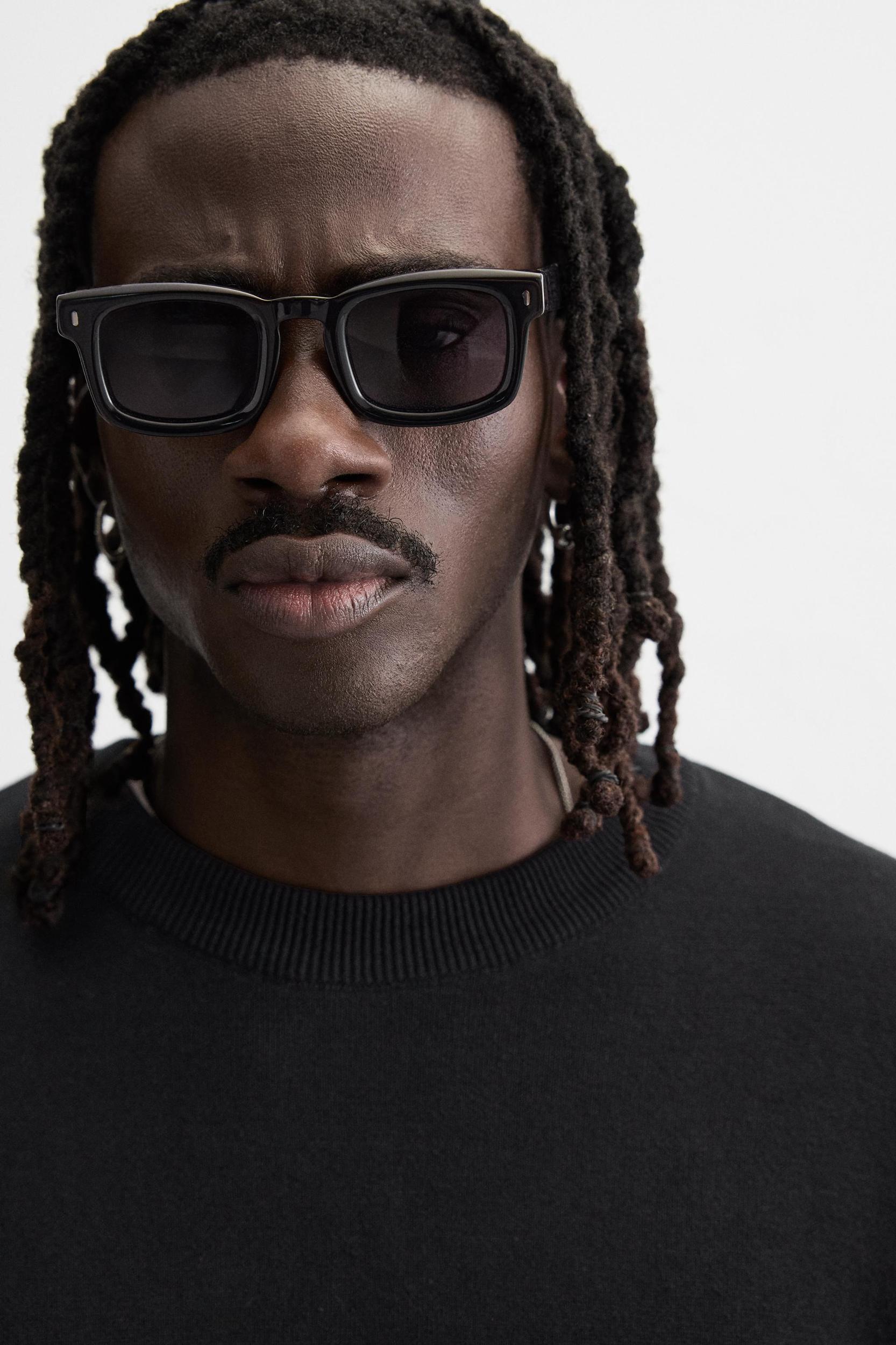 BOXY FIT SWEATER Product Image