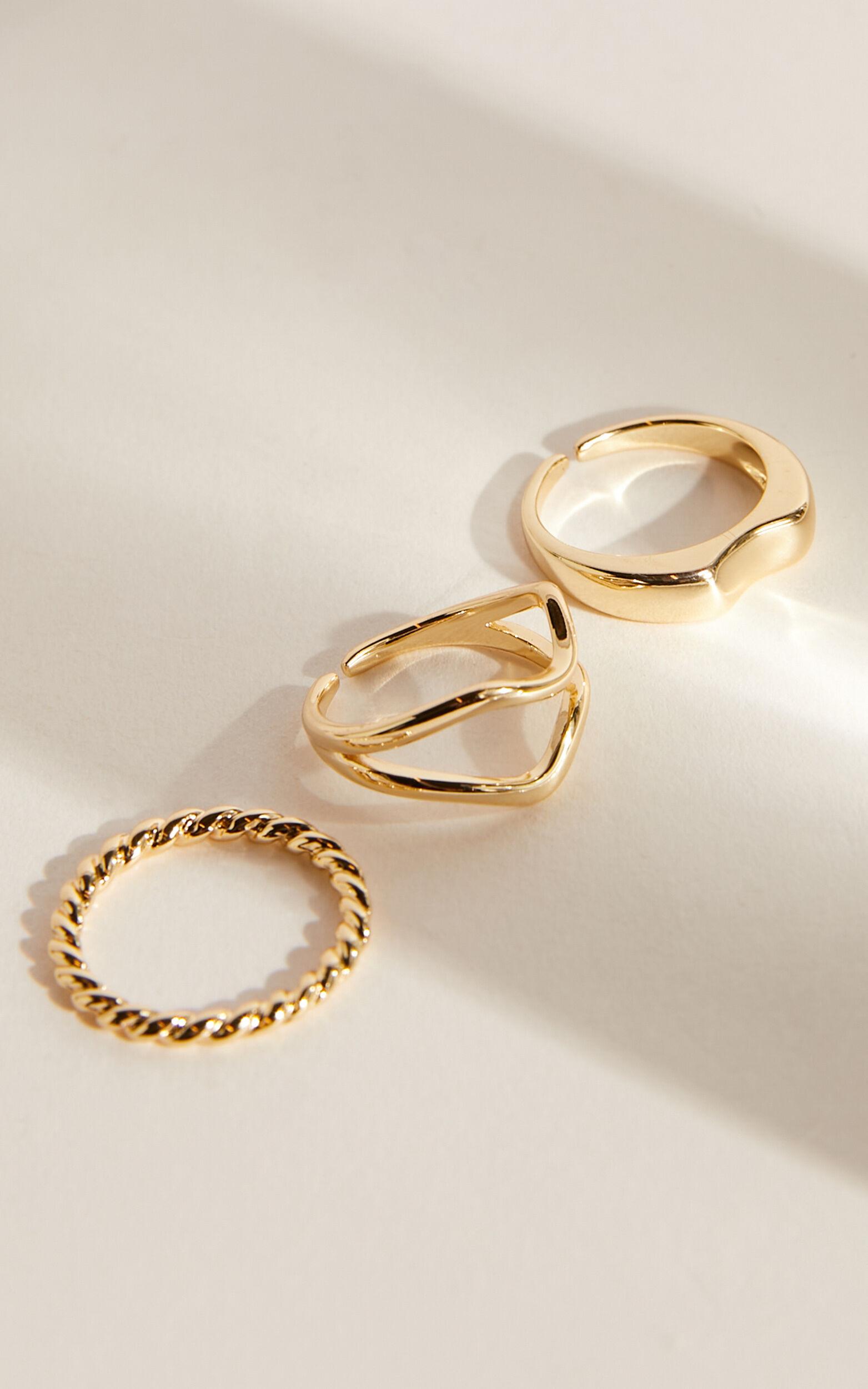 Florice 3 Pack Ring Set in Gold Product Image