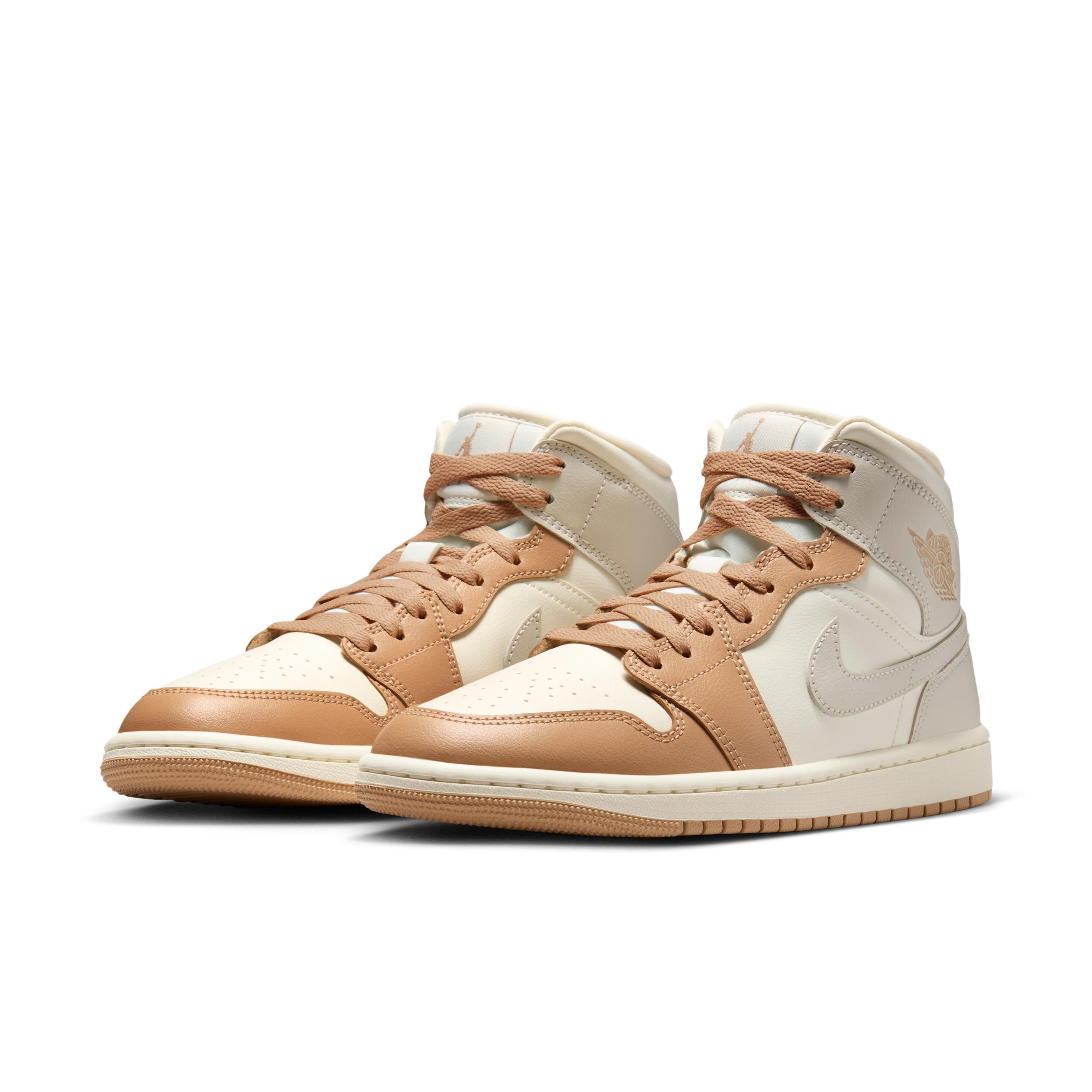 Women's Air Jordan 1 Mid Shoes Product Image