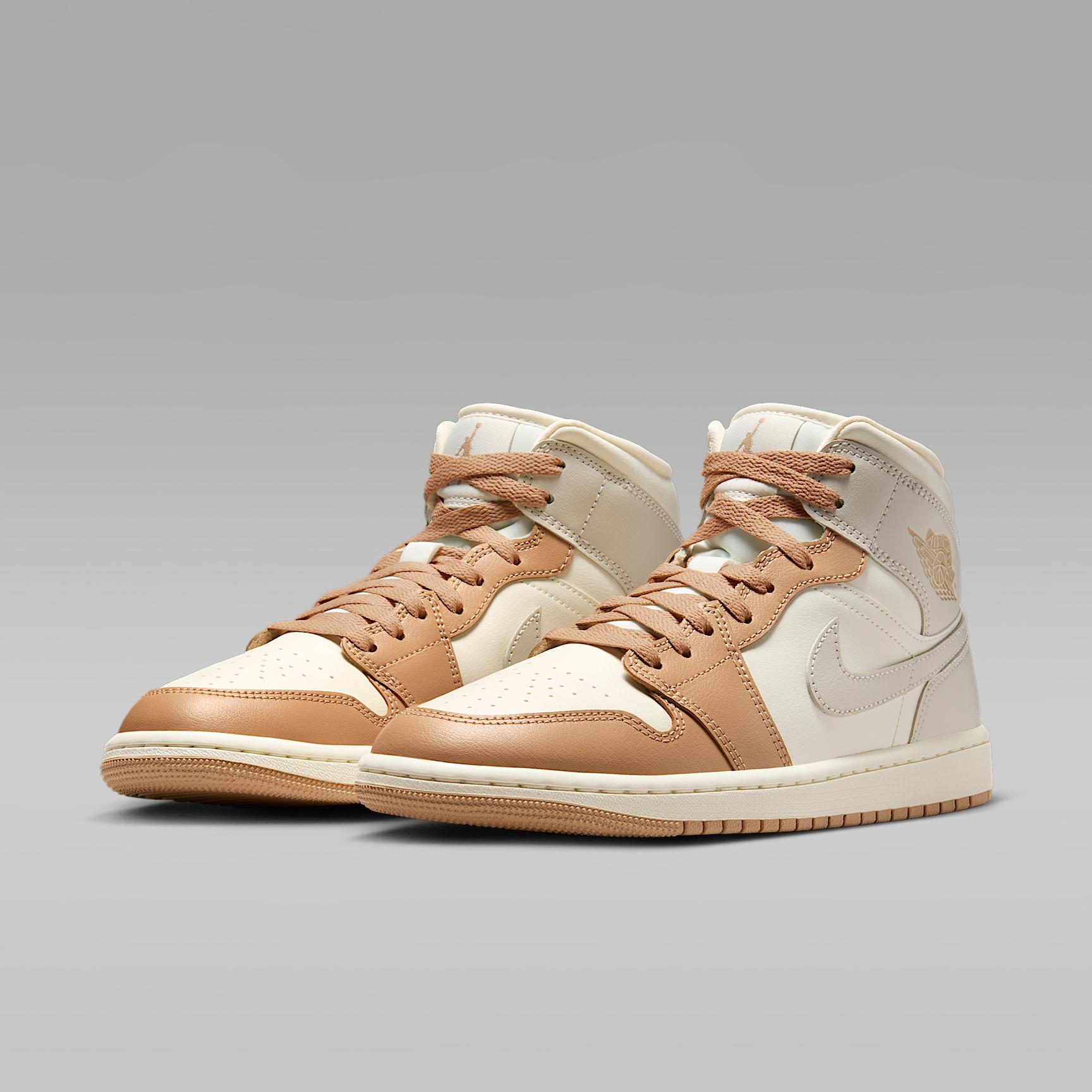Women's Air Jordan 1 Mid Shoes Product Image