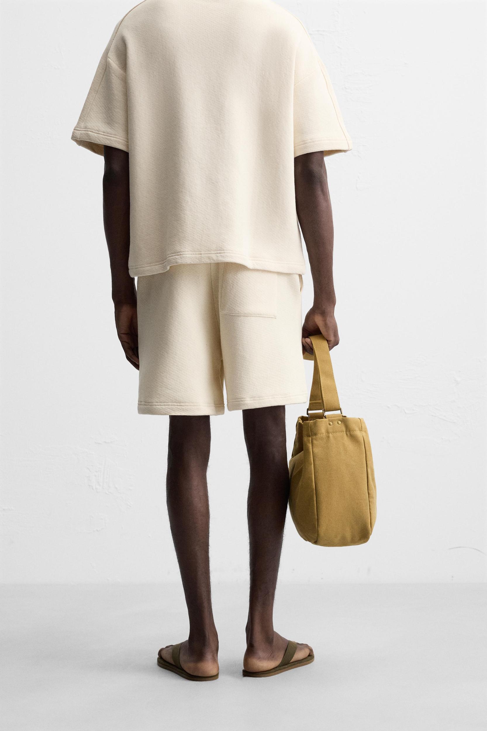 RELAXED FIT JOGGER SHORTS Product Image