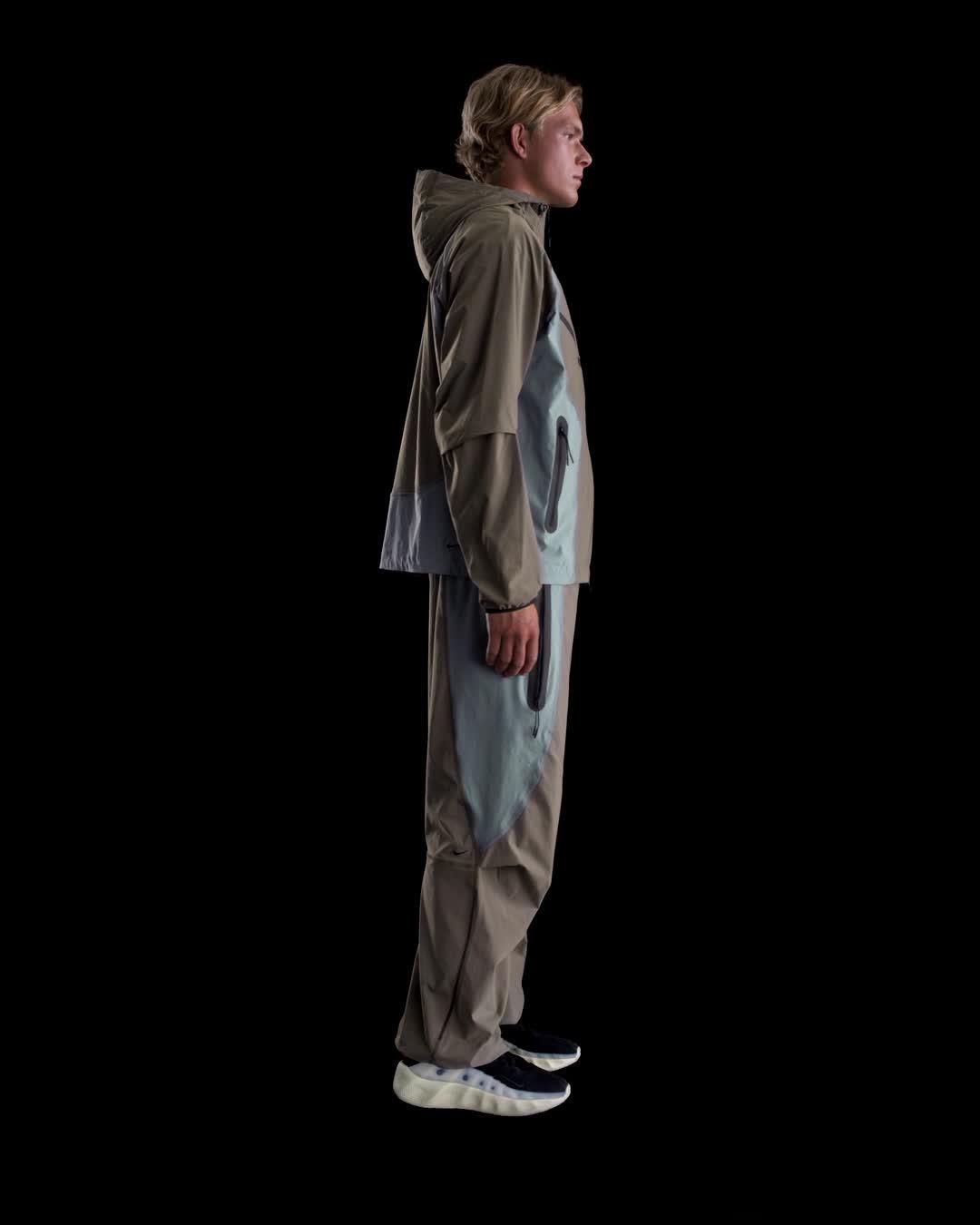 Nike Men's Tech Dri-FIT Woven Color-Block Windrunner Loose Jacket Product Image