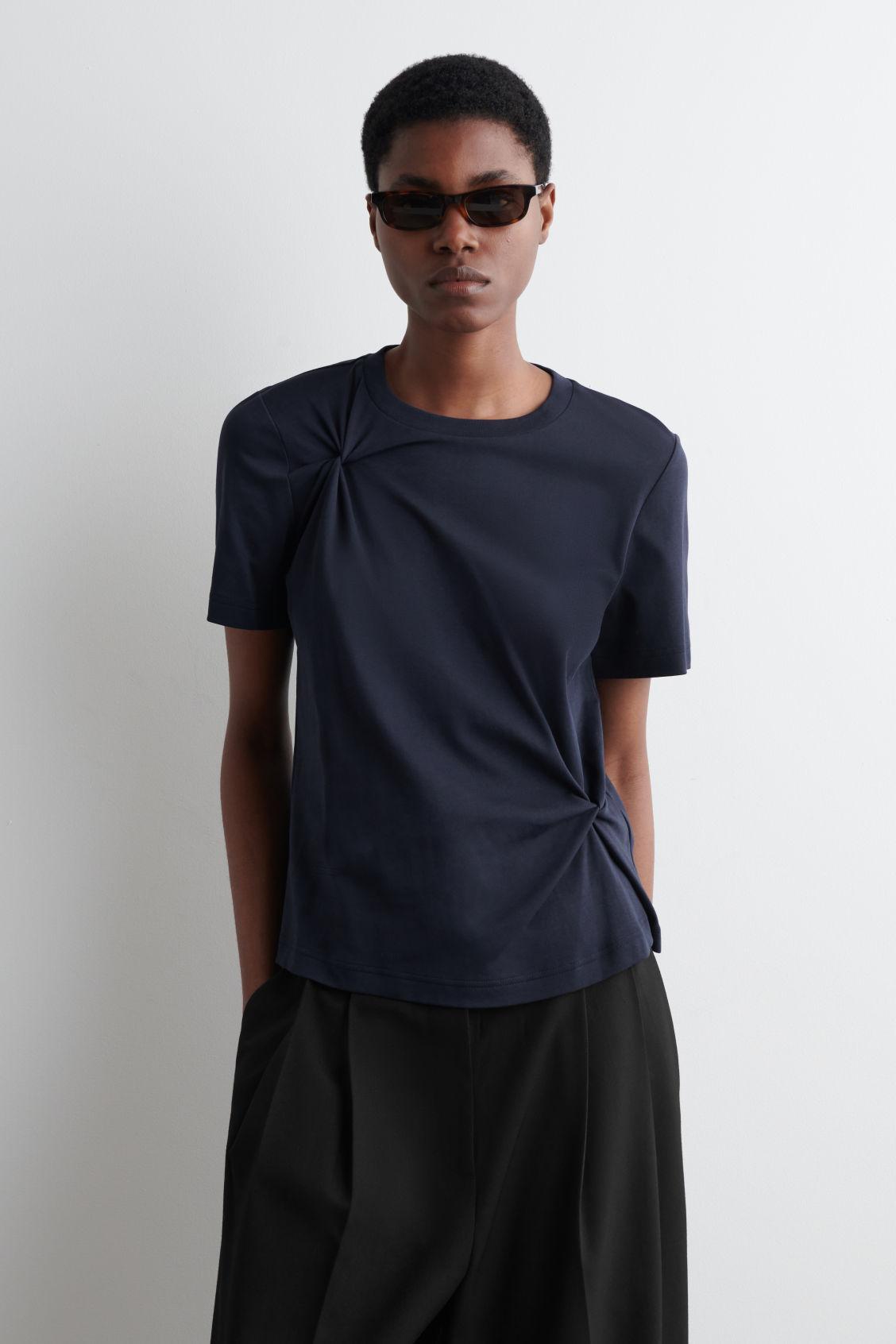 KNOT-DETAIL T-SHIRT Product Image