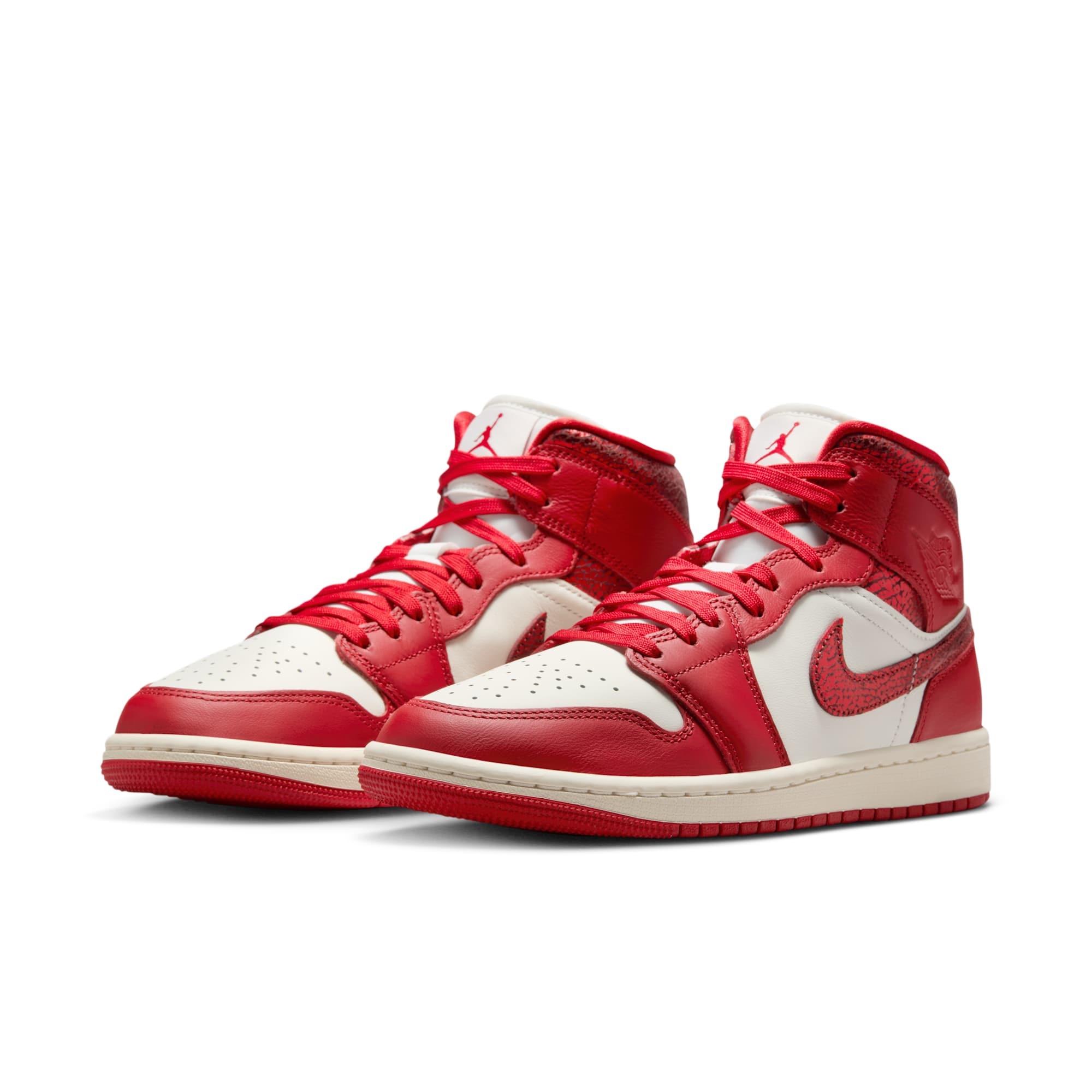 Women's Air Jordan 1 Mid SE Shoes Product Image