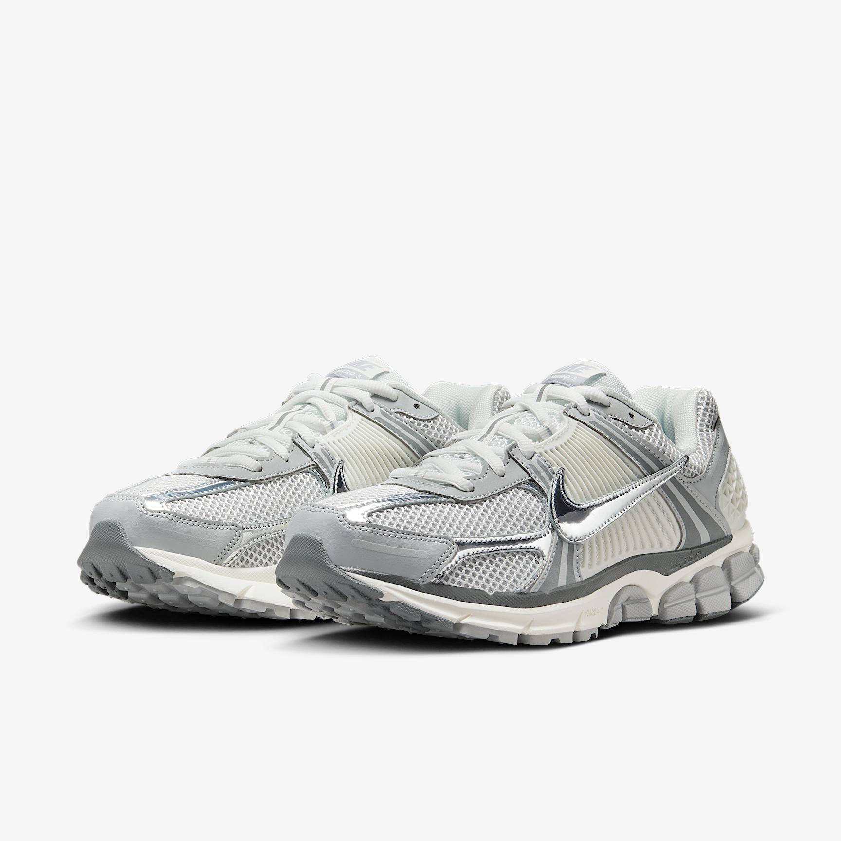Nike Mens Zoom Vomero Shoes | IM2219-121 Product Image