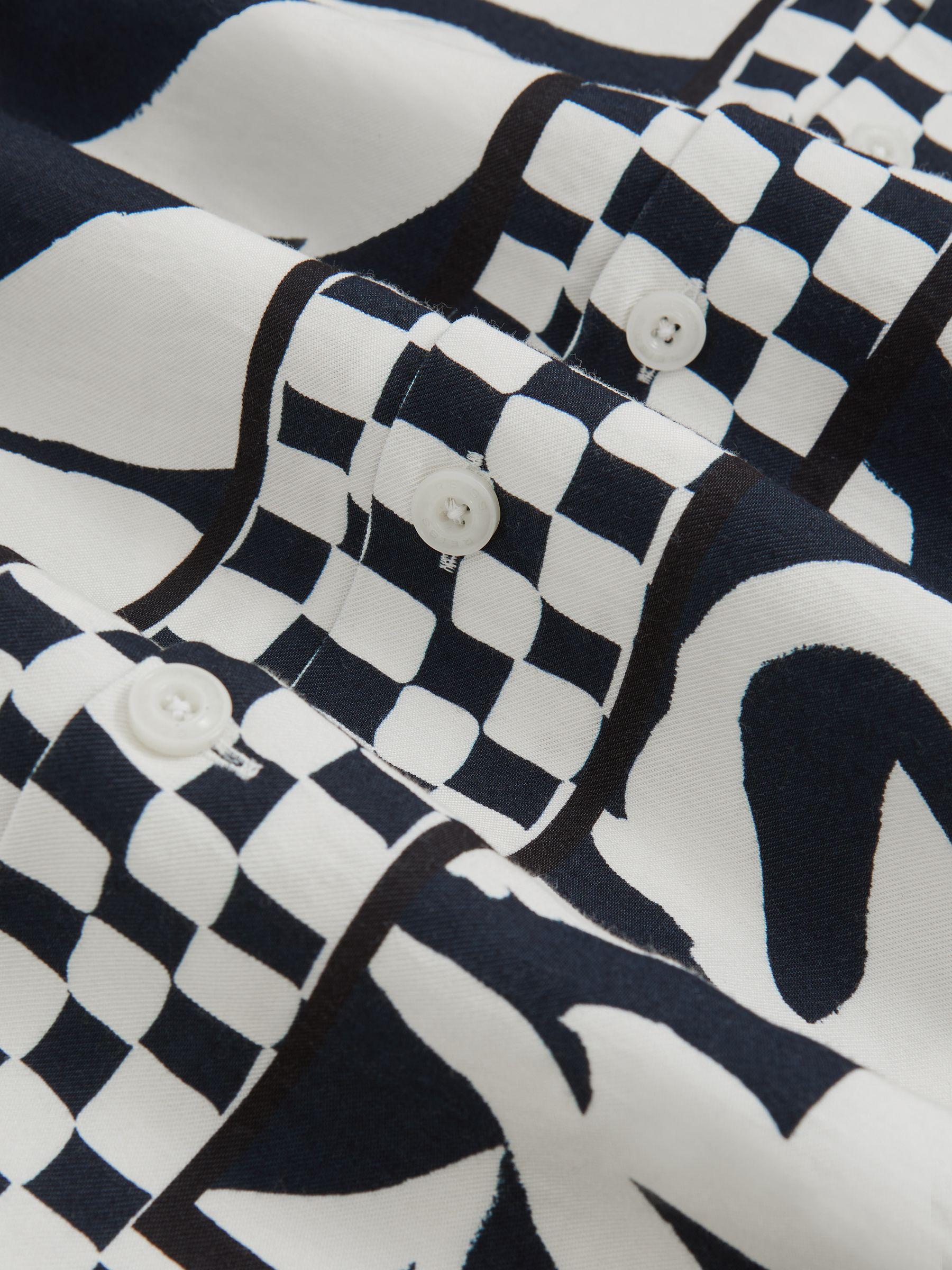 Floral-Print Cuban-Collar Shirt in Navy/White Product Image