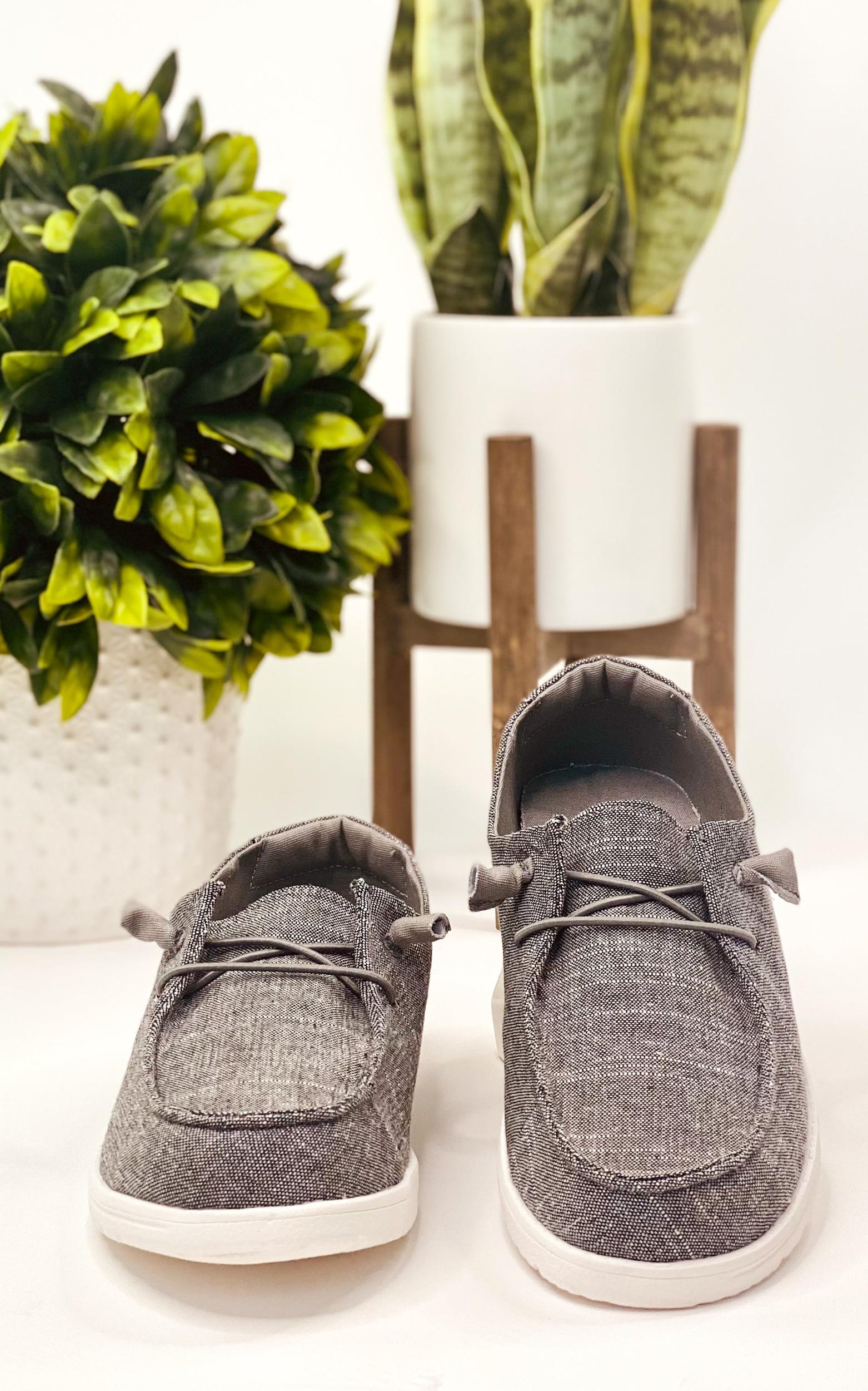 Maco Sneaker in Charcoal Product Image