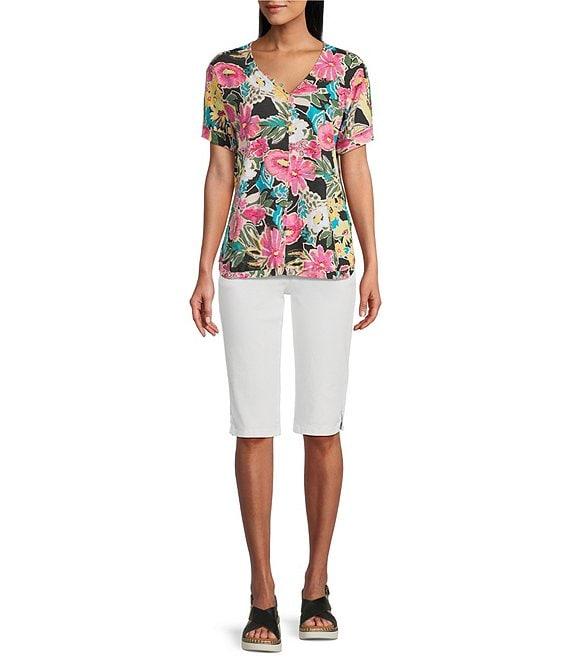 Intro Petite Size Floral V-Neck Short Sleeve Tee Product Image