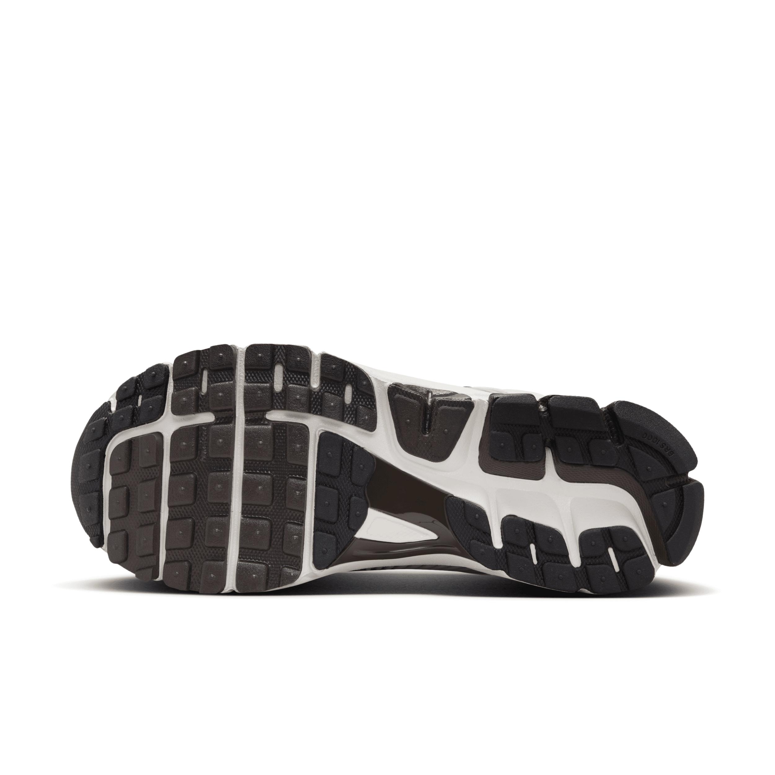 Nike Women's Zoom Vomero 5 Shoes Product Image