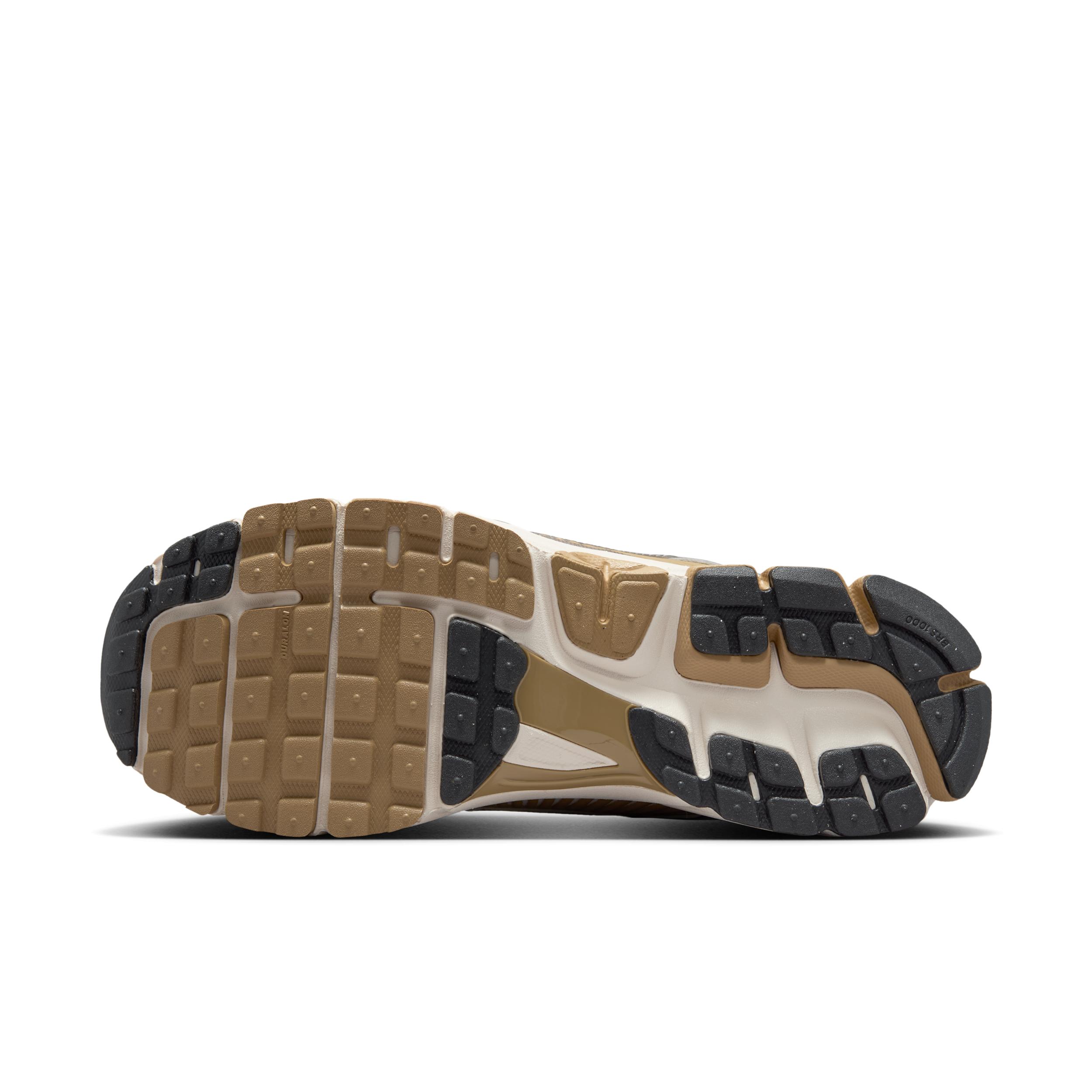 Nike Men's Zoom Vomero 5 Shoes Product Image