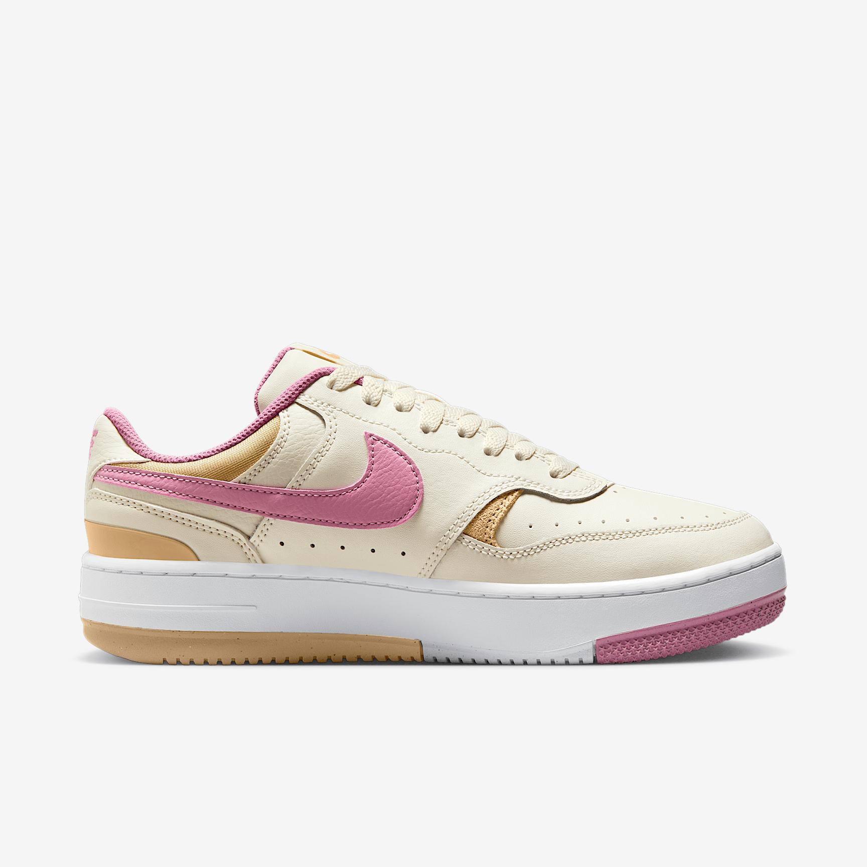 Nike Women's Gamma Force Shoes Product Image