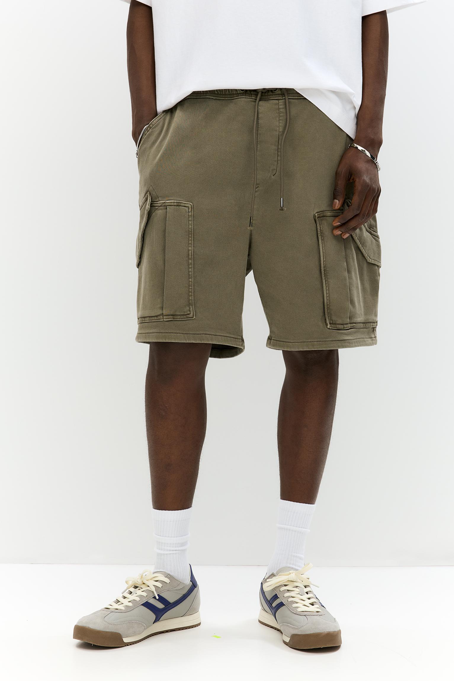 Comfort cargo Bermuda shorts Product Image