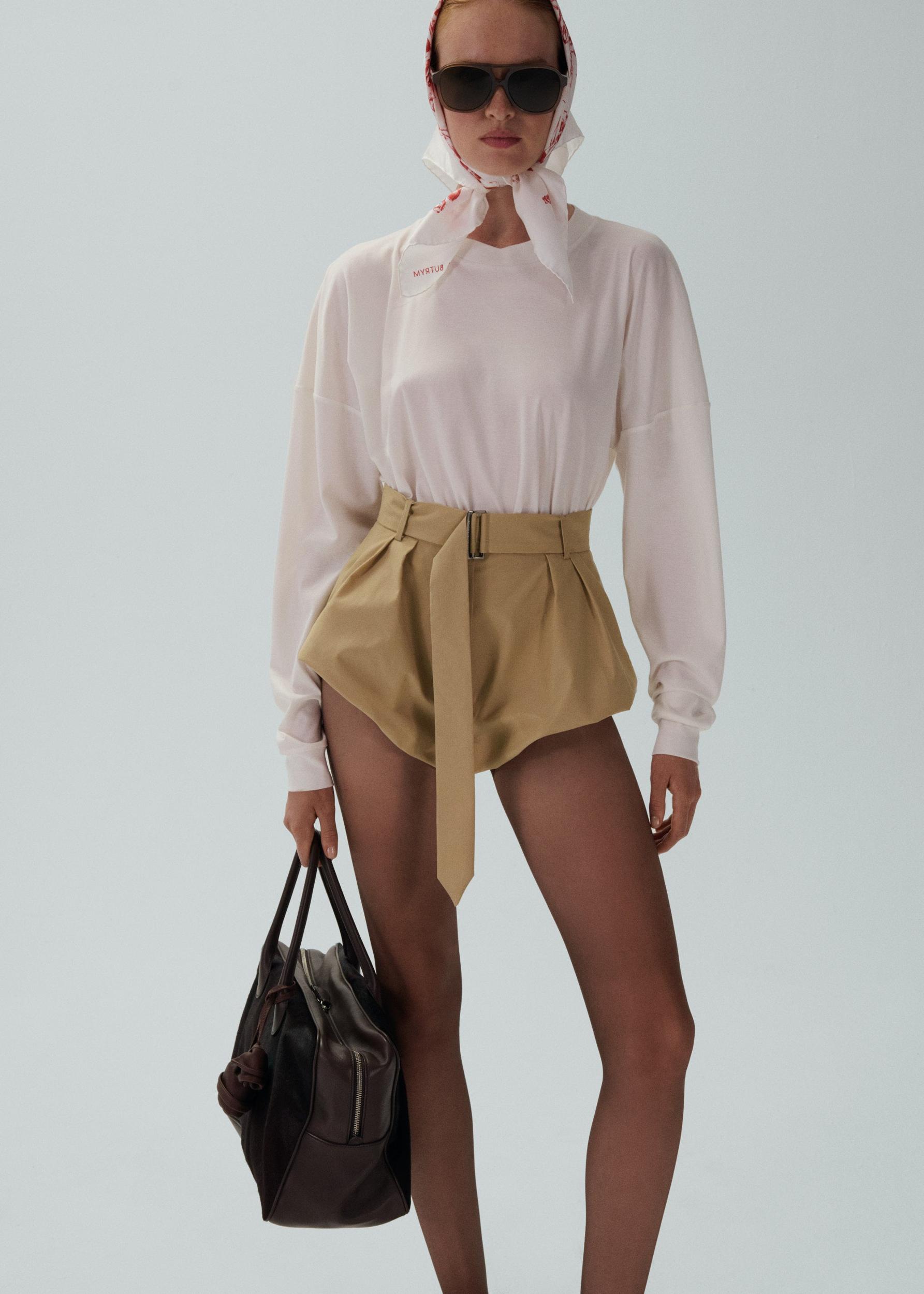 Flared wool shorts in beige Product Image
