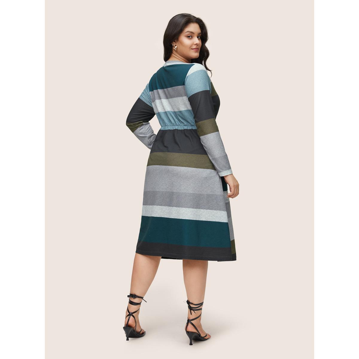 Plus Size Colorblock Contrast Button Detail Pocket Dress DarkGreen Women Casual Printed Round Neck Long Sleeve Curvy Midi Dress BloomChic 22-24/3X Product Image
