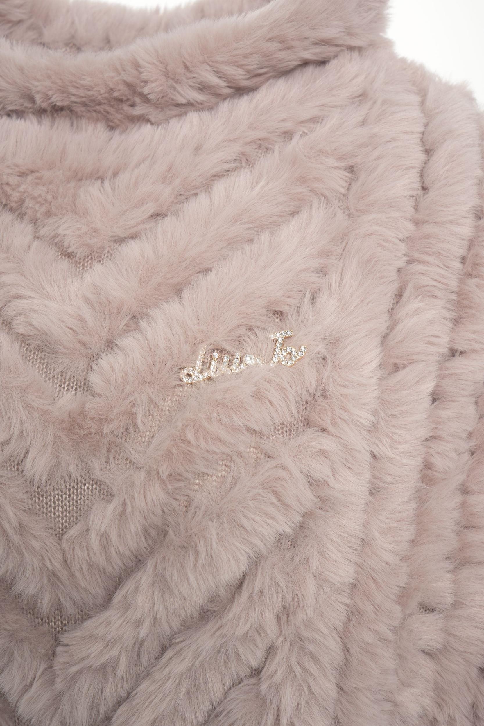 Faux fur cape Product Image