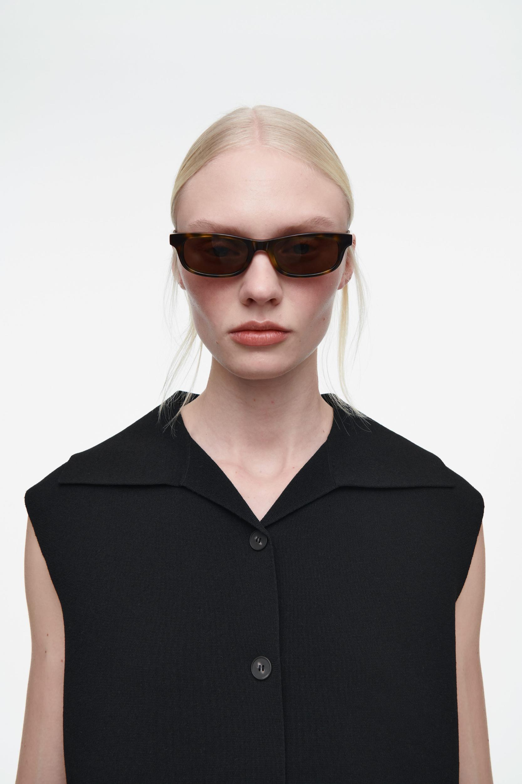 COLLARED KNITTED VEST Product Image