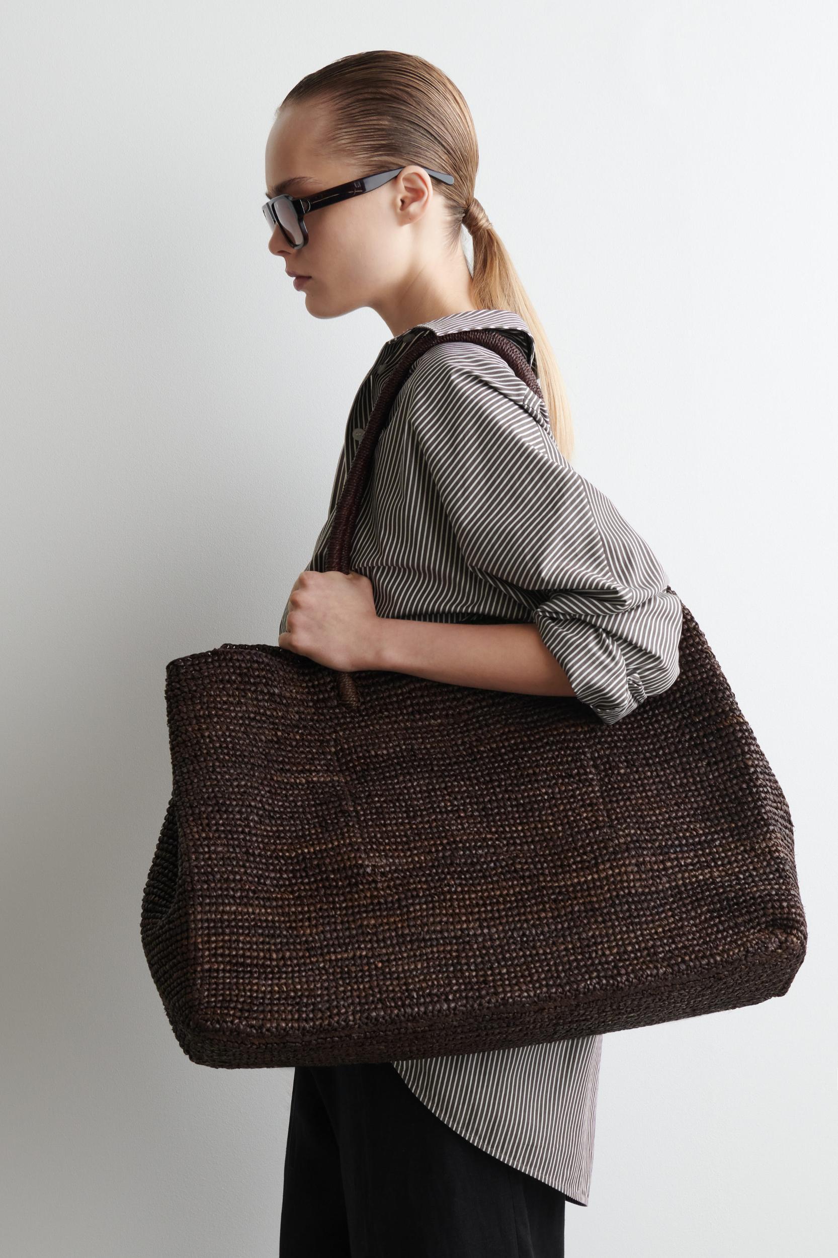 OVERSIZED HAND-WOVEN TOTE BAG - RAFFIA Product Image