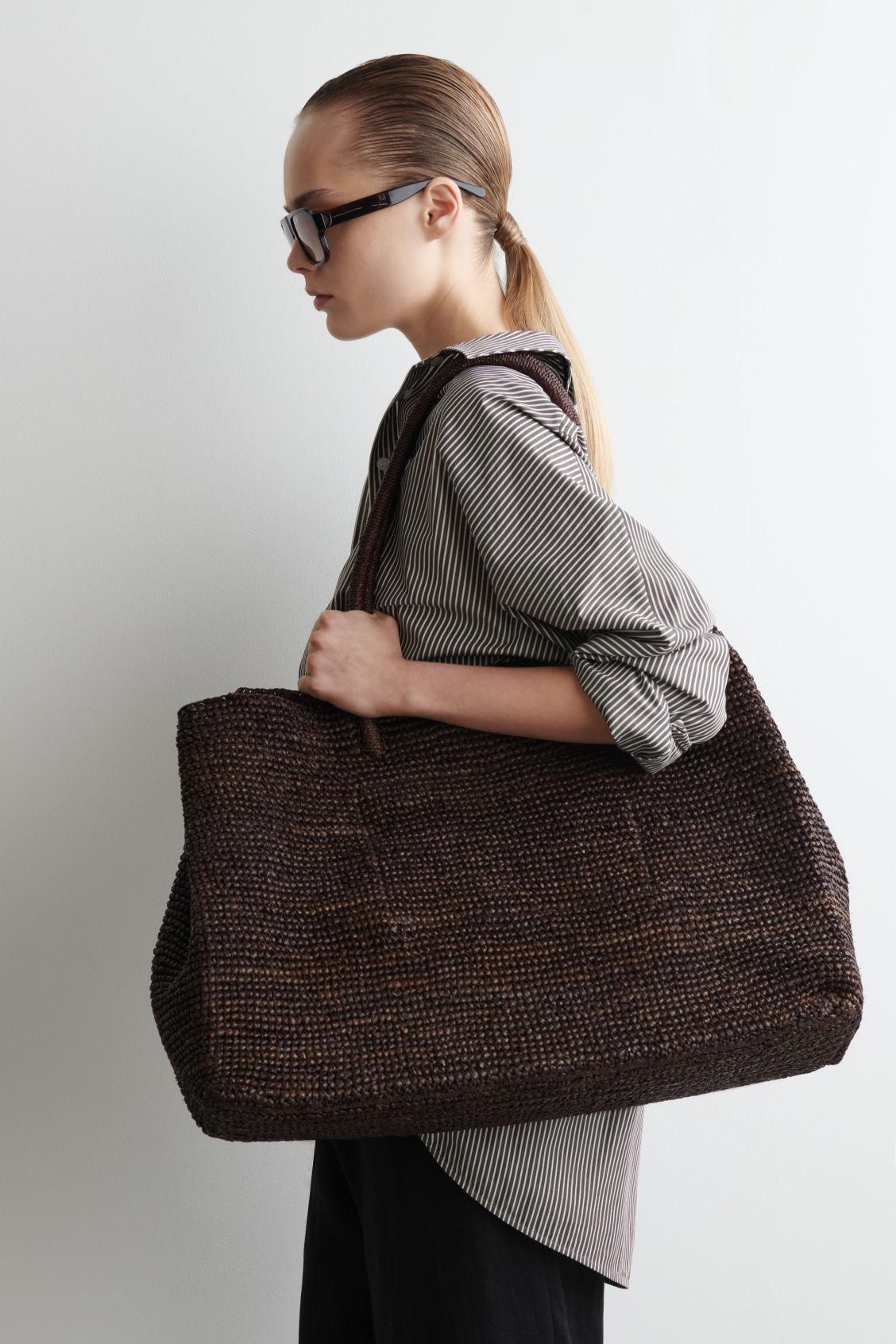 OVERSIZED HAND-WOVEN TOTE BAG - RAFFIA Product Image