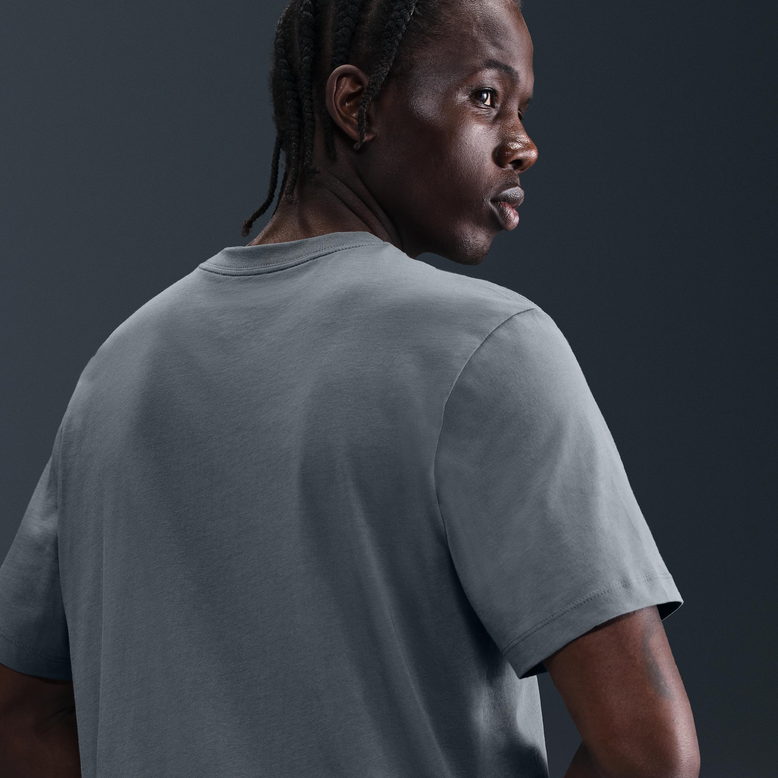 Nike Men's T-Shirt Product Image