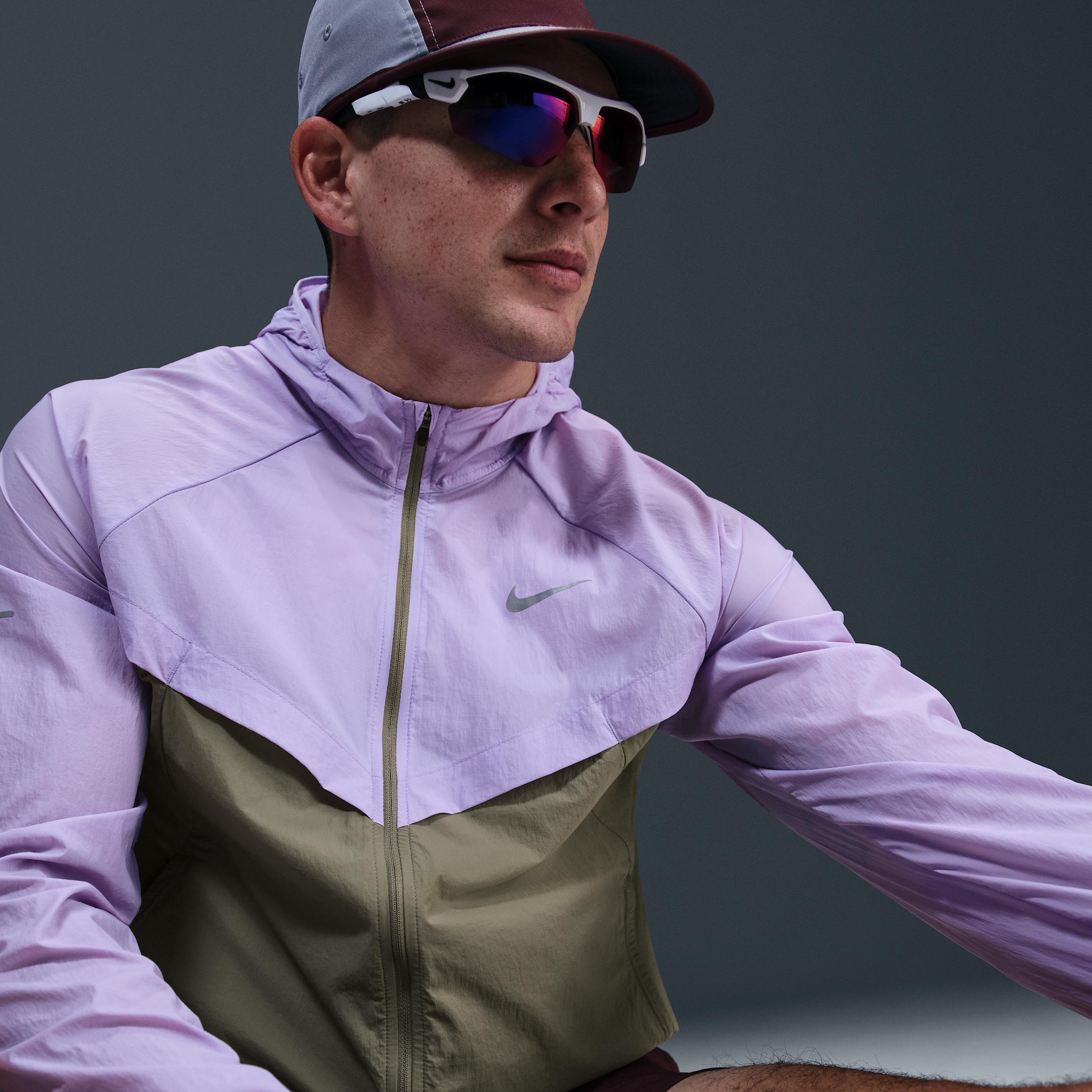 Nike Men's Stride Repel UV Running Jacket Product Image
