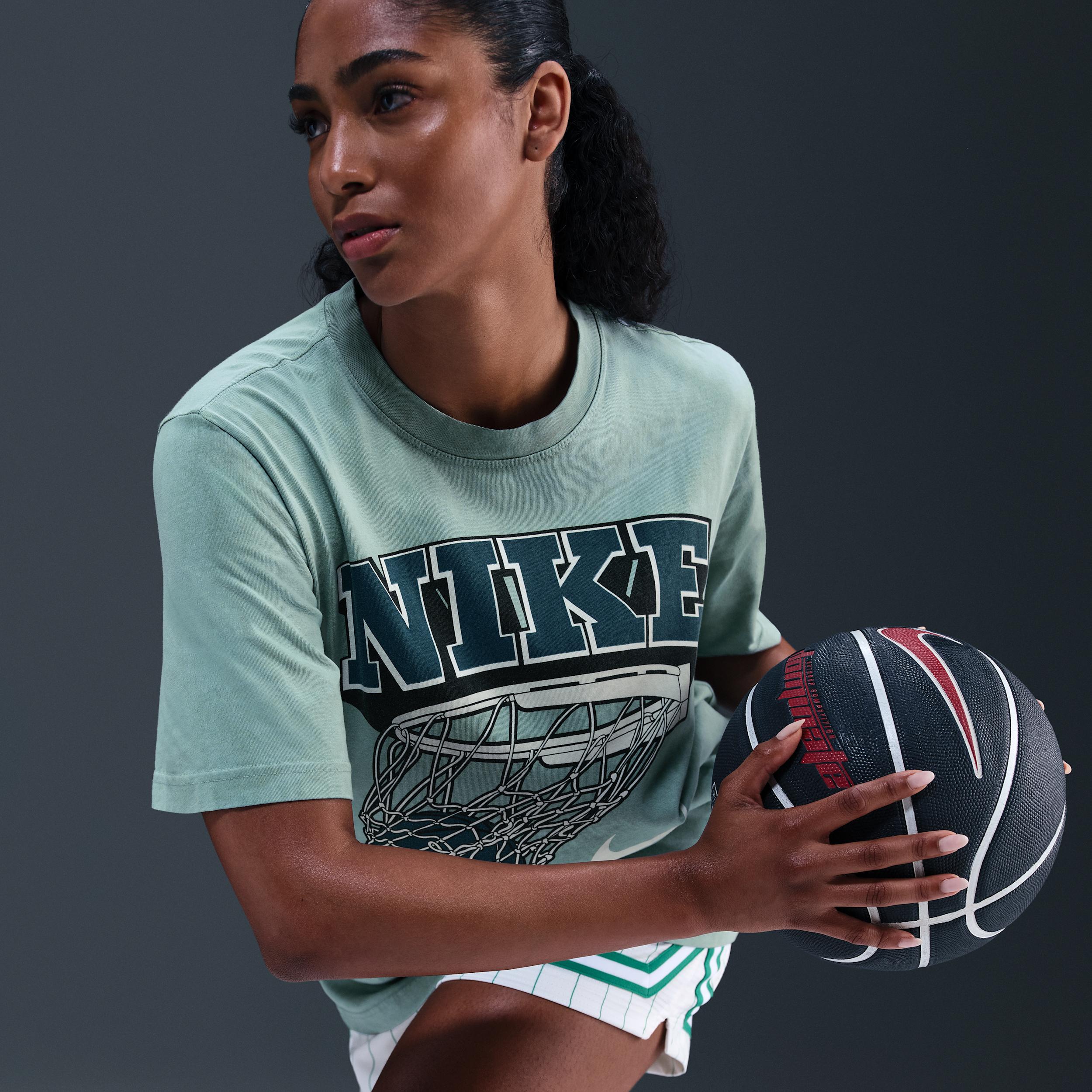 Nike Women's Loose Graphic Basketball T-Shirt Product Image