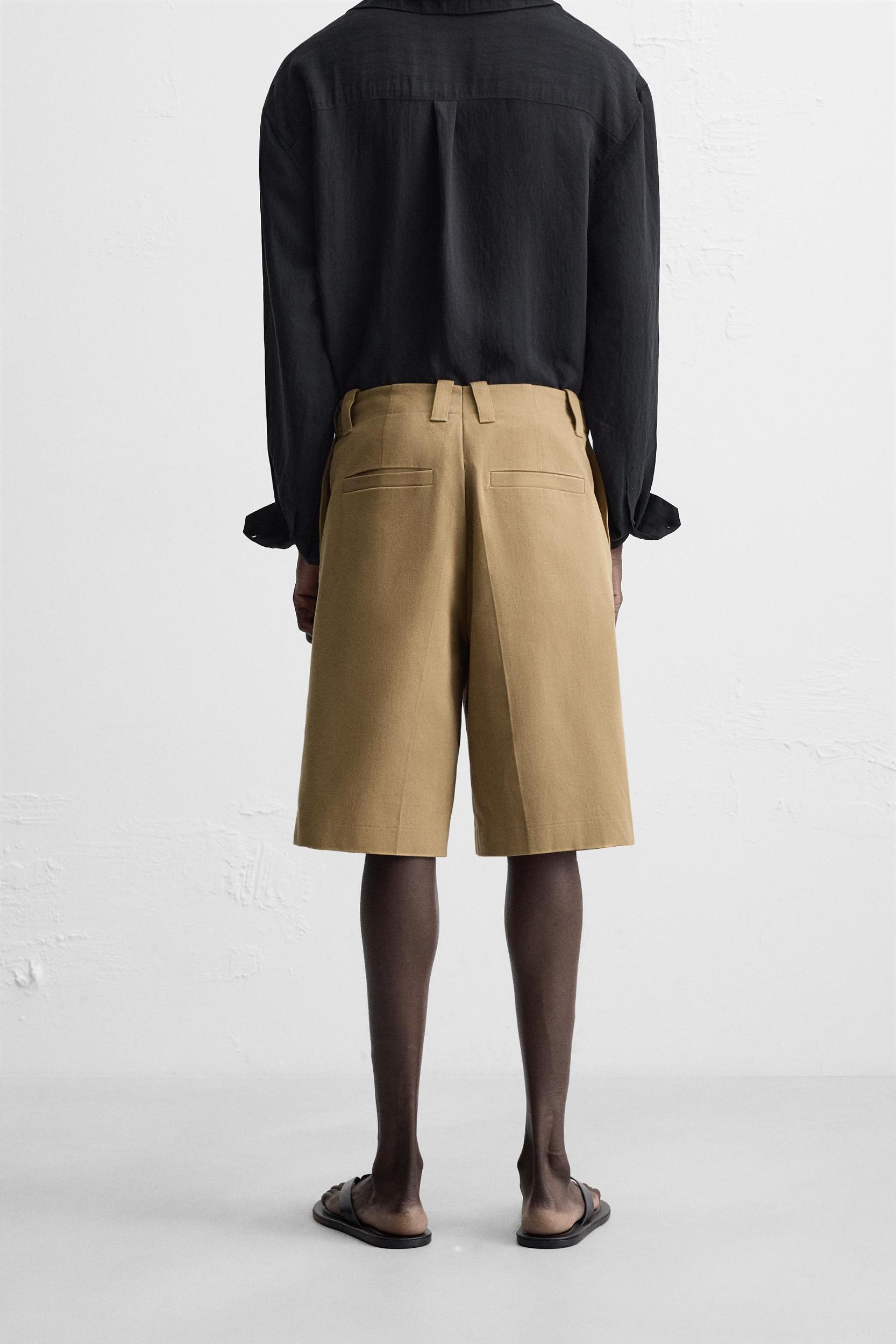 RELAXED FIT PLEATED SHORTS Product Image
