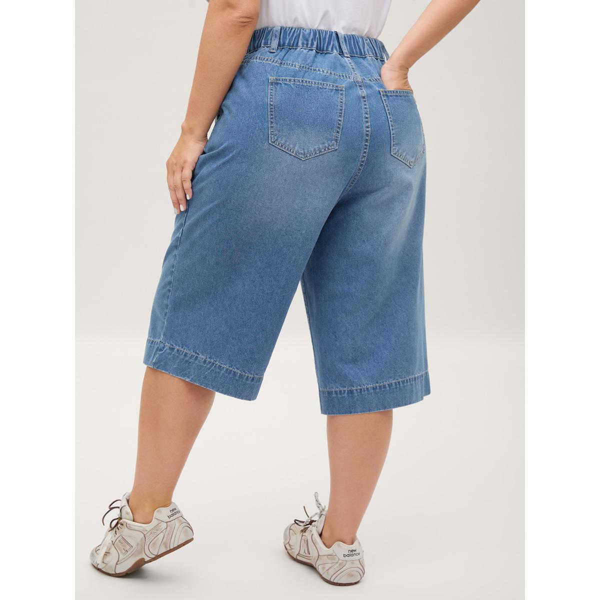 Plus Size Stretchy Back-Waist Cropped Jeans Women Denimlightblue No stretch Slanted pocket Jeans BloomChic 20/2X Product Image