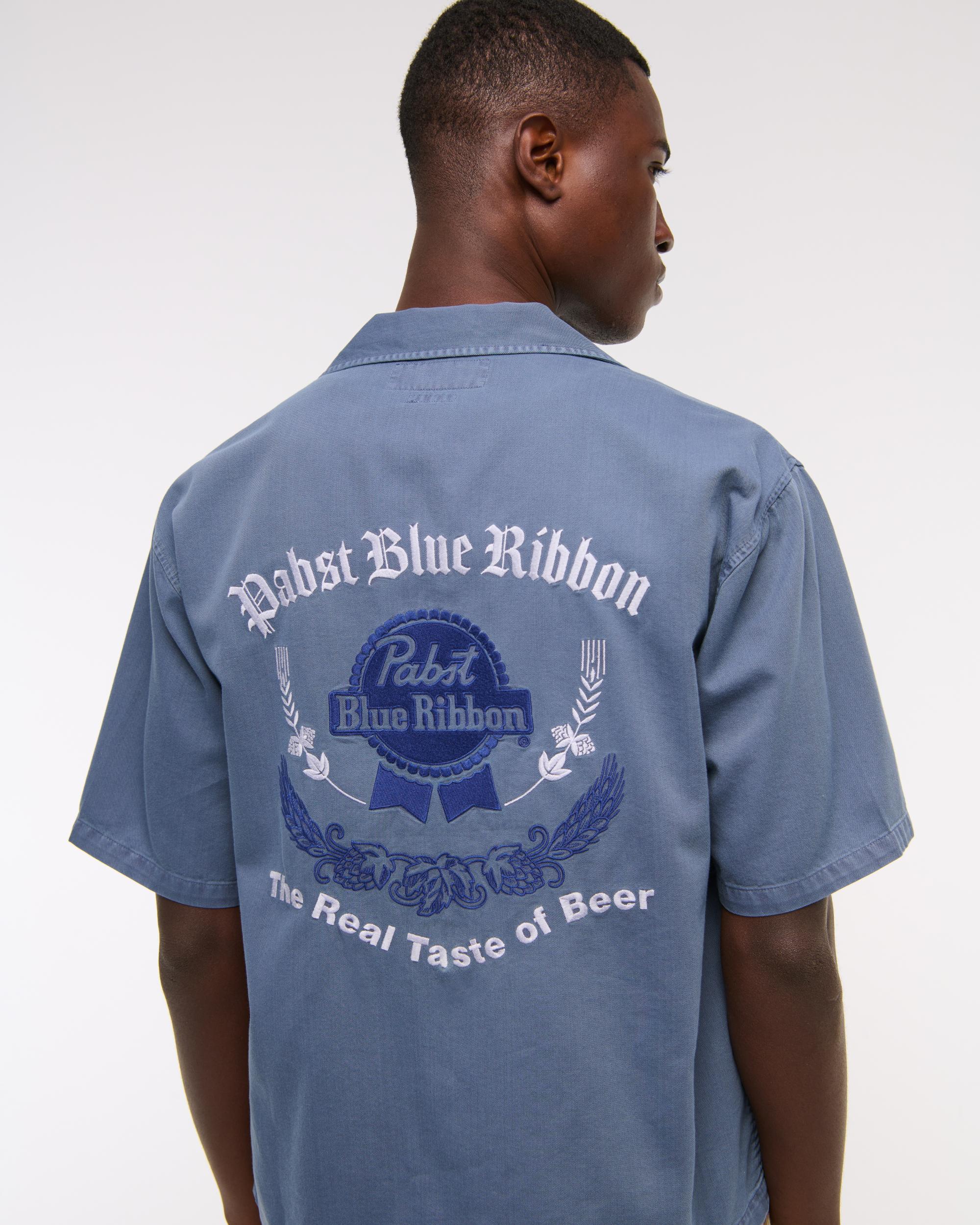 Short-Sleeve Cropped Modelo Workwear Button-Up Shirt Product Image