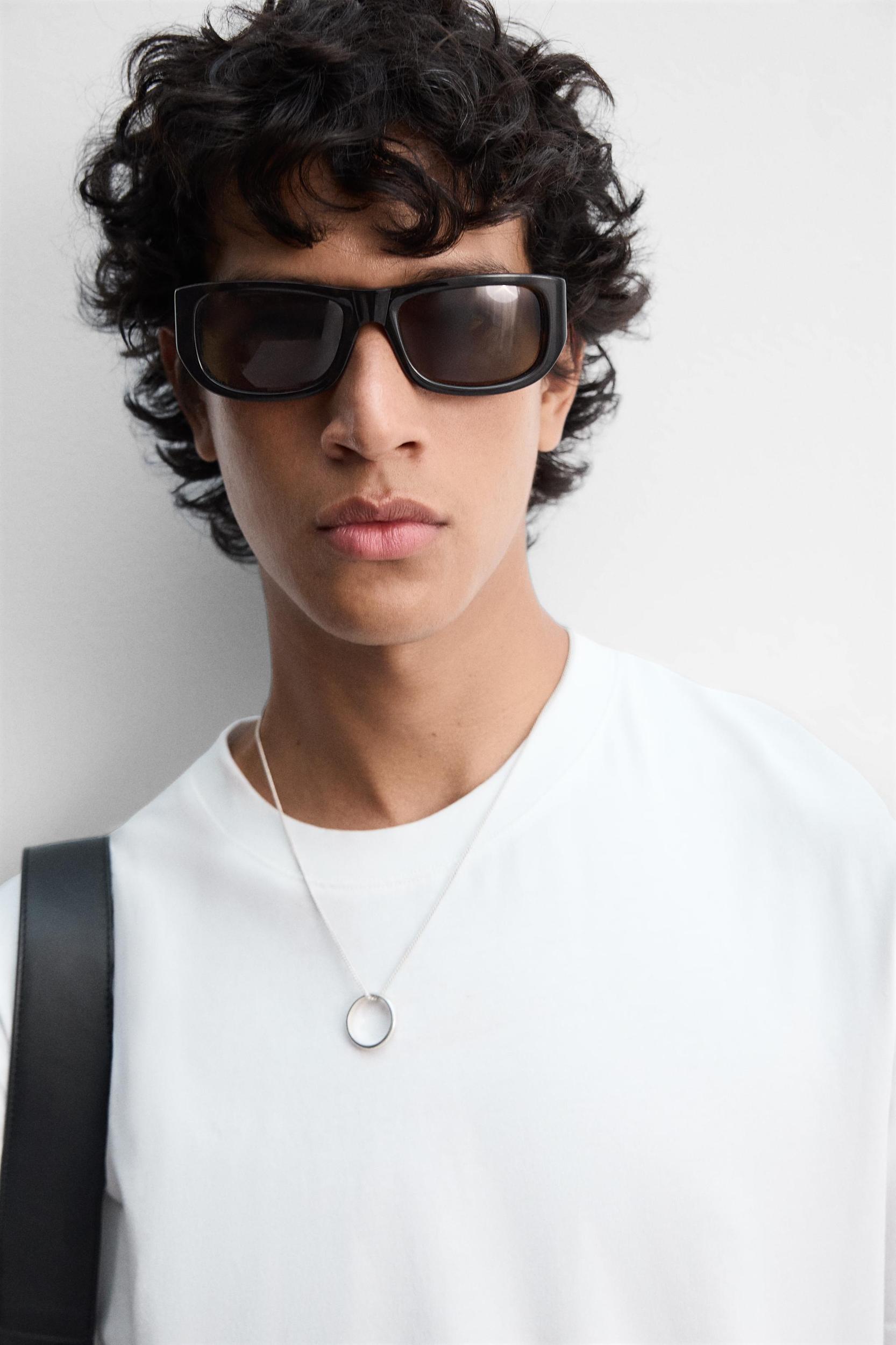 REGULAR FIT MEDIUM WEIGHT T-SHIRT Product Image