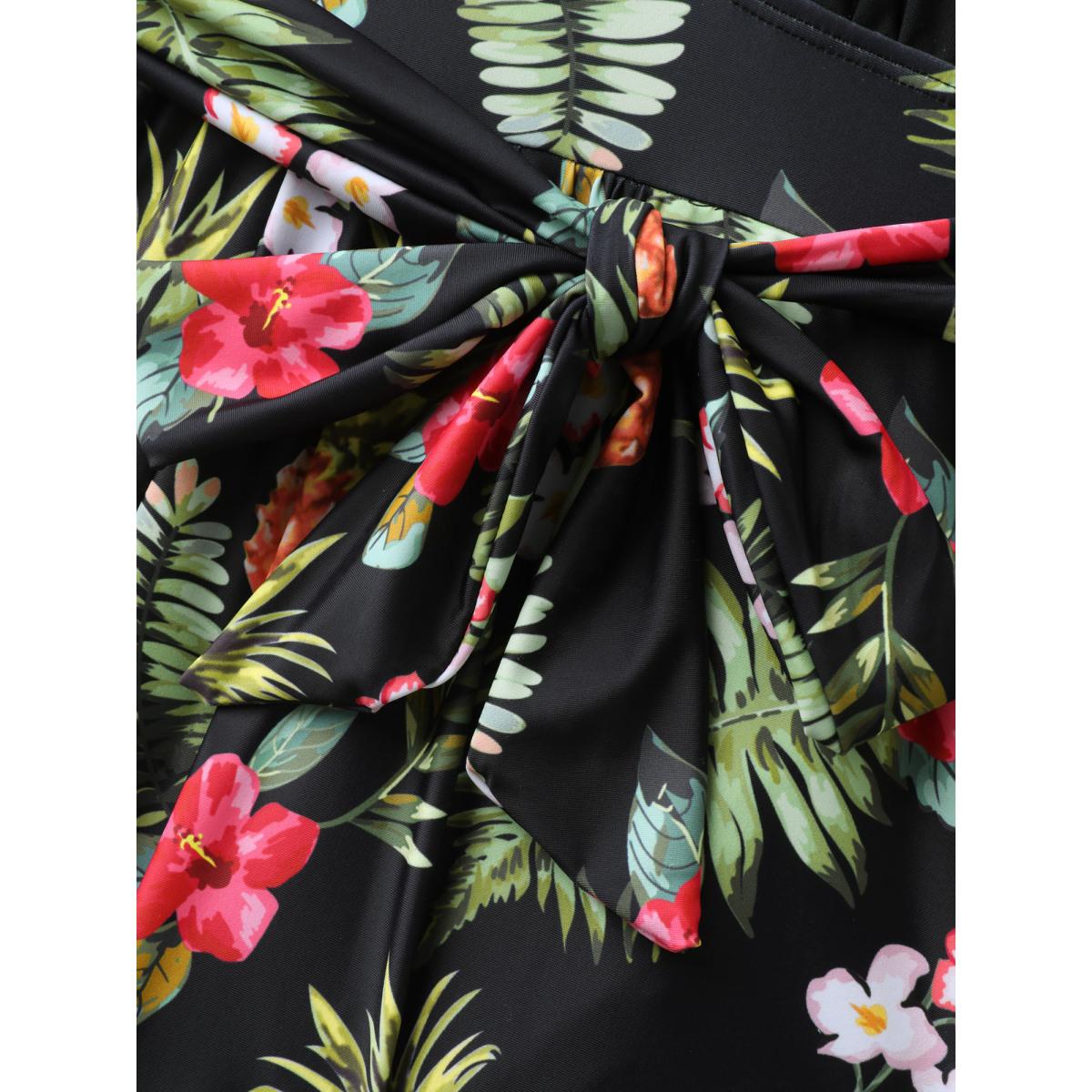 Plus Size Tropical Floral Pockets One-Piece Swimsuit Women's Swimwear Black Resort Tie knot Curve Bathing Suits High stretch One Pieces BloomChic 18-20/2X Product Image