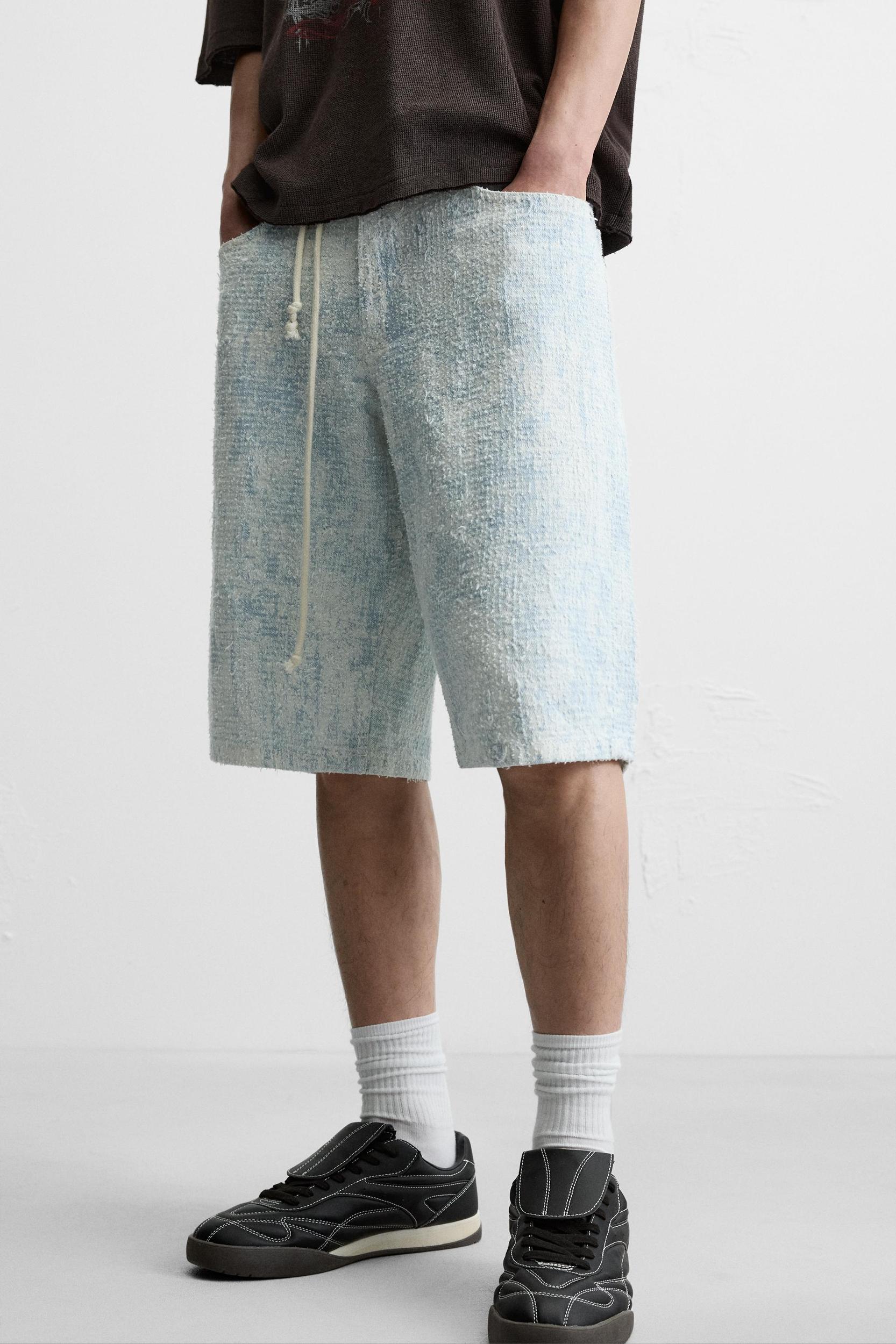 SCRATCHED BAGGY FIT DENIM SHORTS Product Image