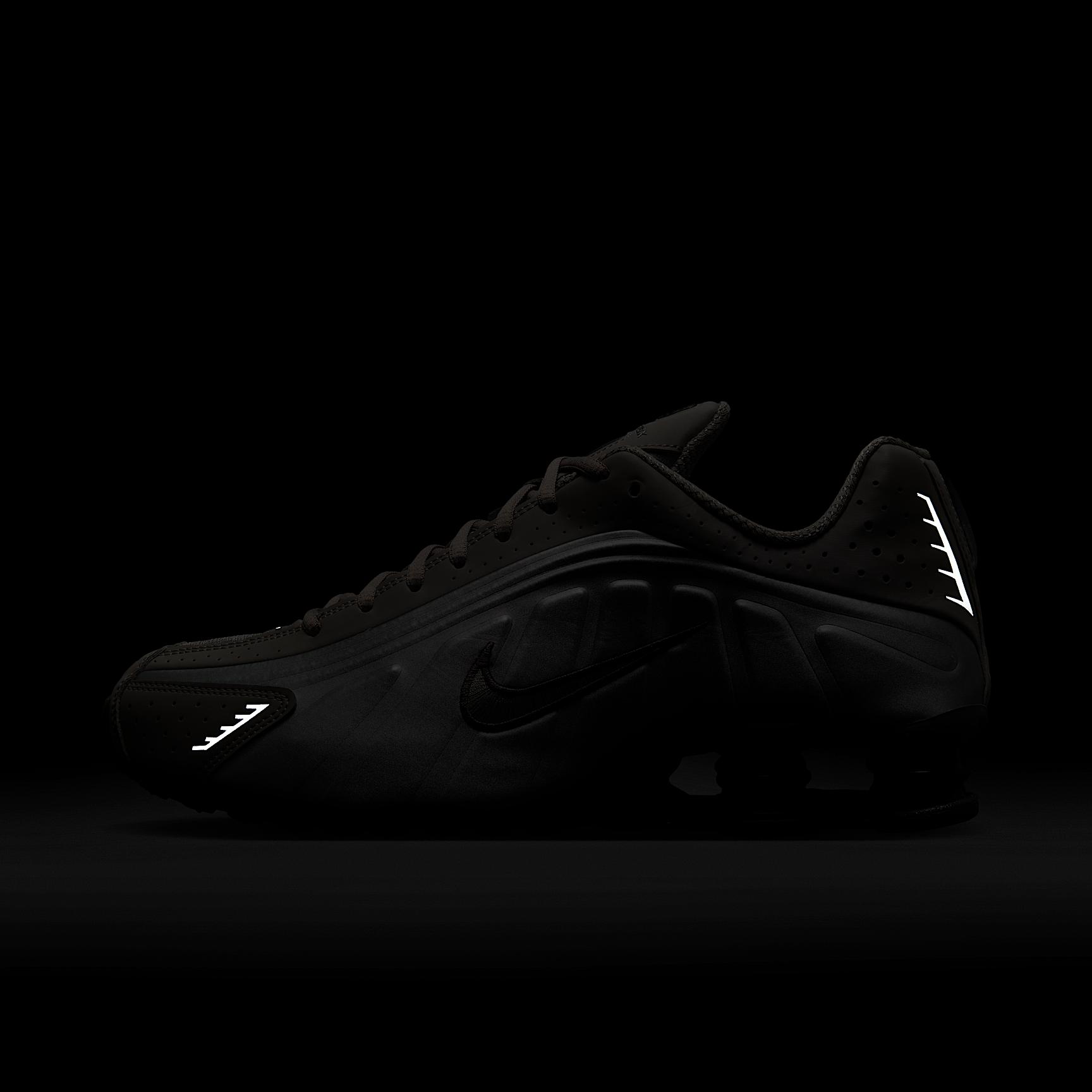 Nike Mens Shox R4 Shoes | HQ1988-400 Product Image