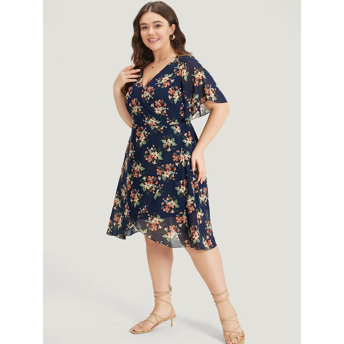 Plus Size Floral Print Mesh Pocket Wrap Hem Dress DarkBlue Women Elegant Lined V-neck Short sleeve Curvy Midi Dress BloomChic 14-16/1X Product Image