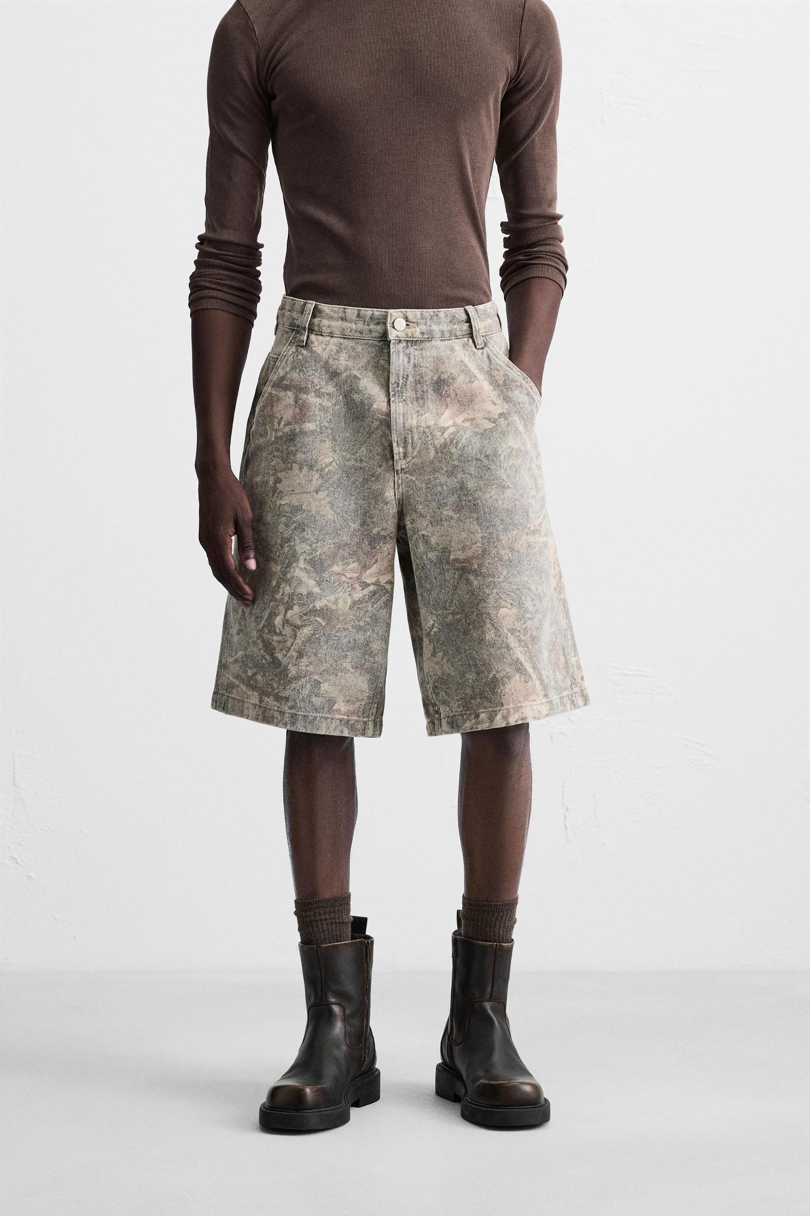 ABSTRACT PRINT RELAXED FIT BERMUDA SHORTS Product Image