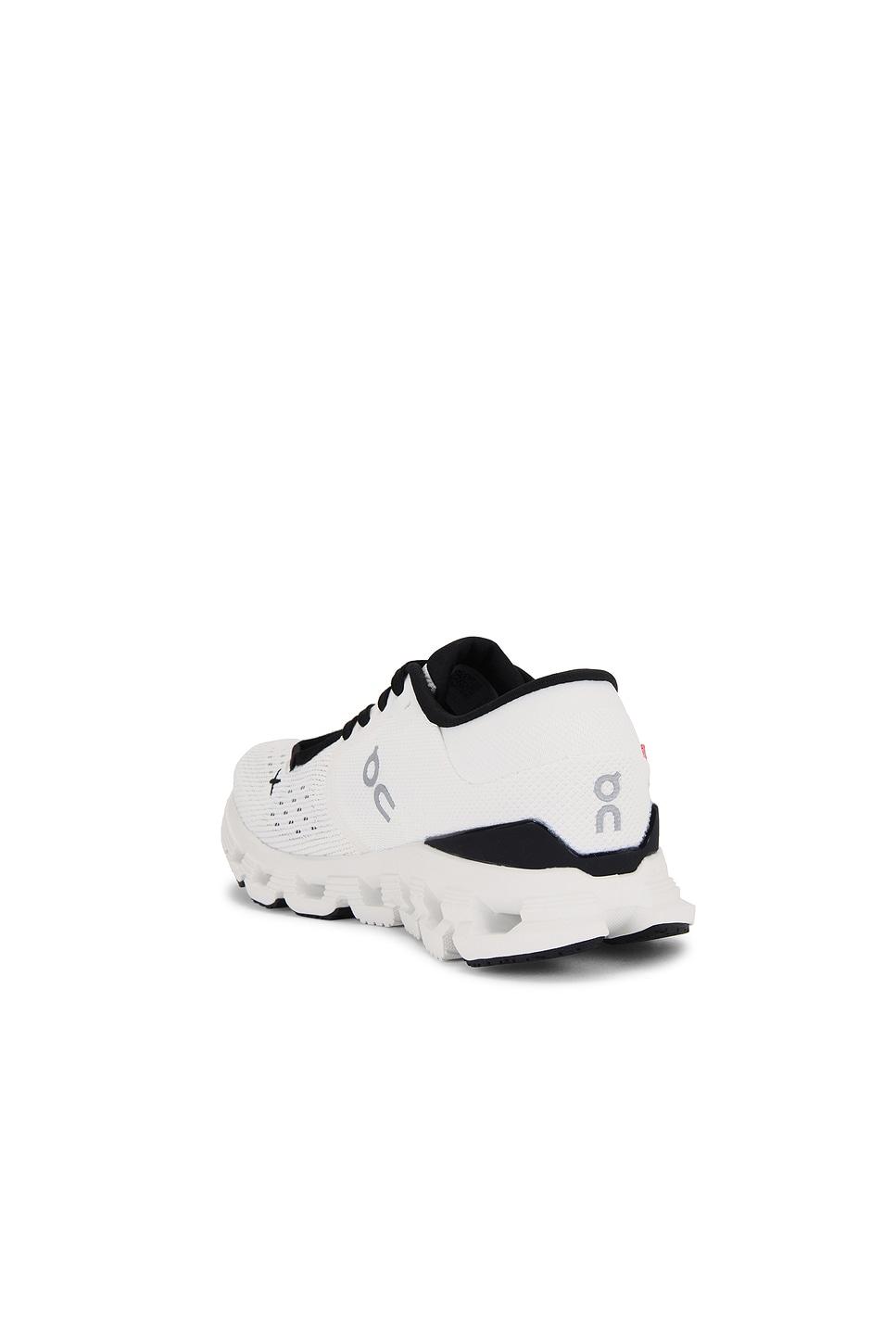 Cloud X 4 Sneaker On Product Image