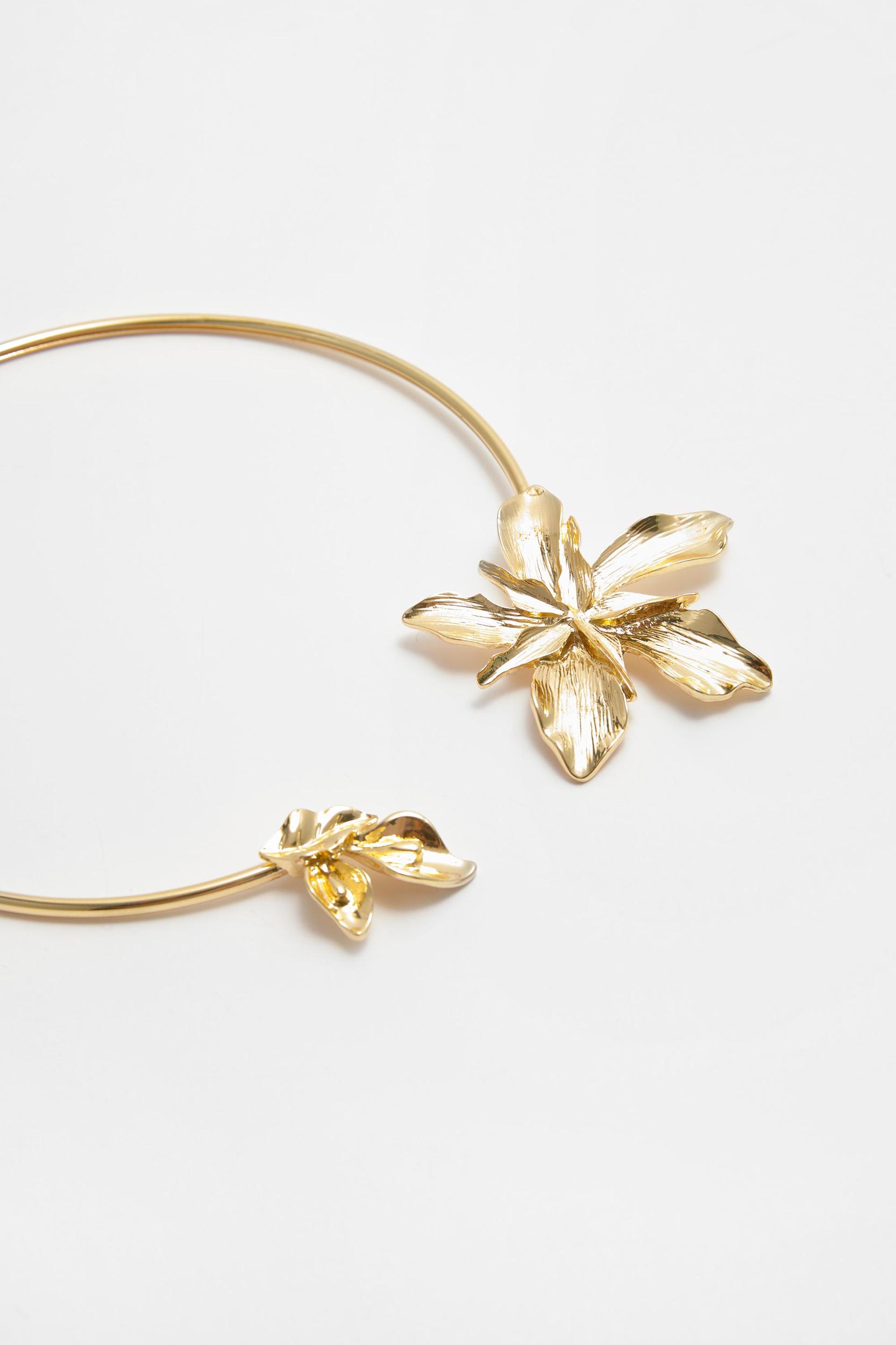 Floral hoop necklace Product Image