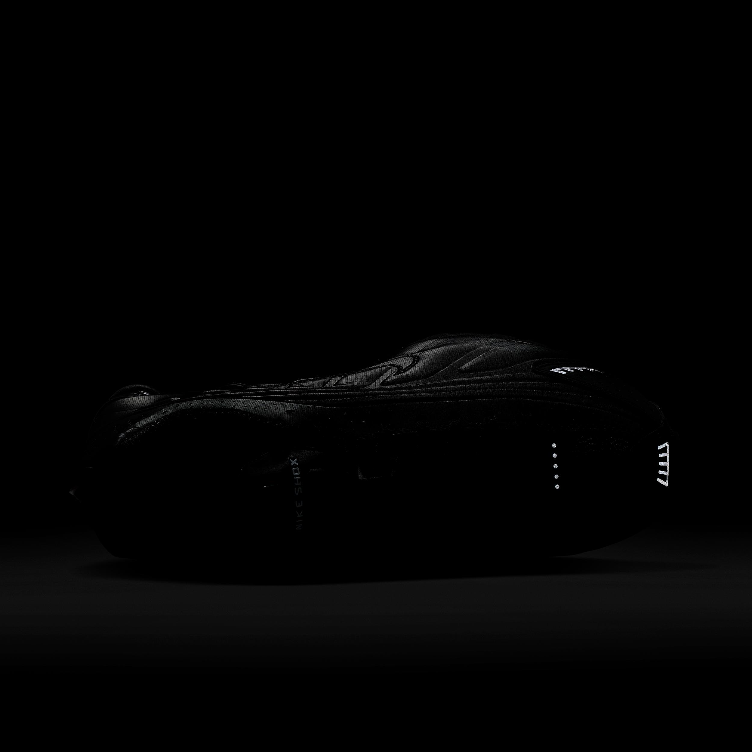 Nike Womens Shox R4 Shoes | AR3565-004 Product Image