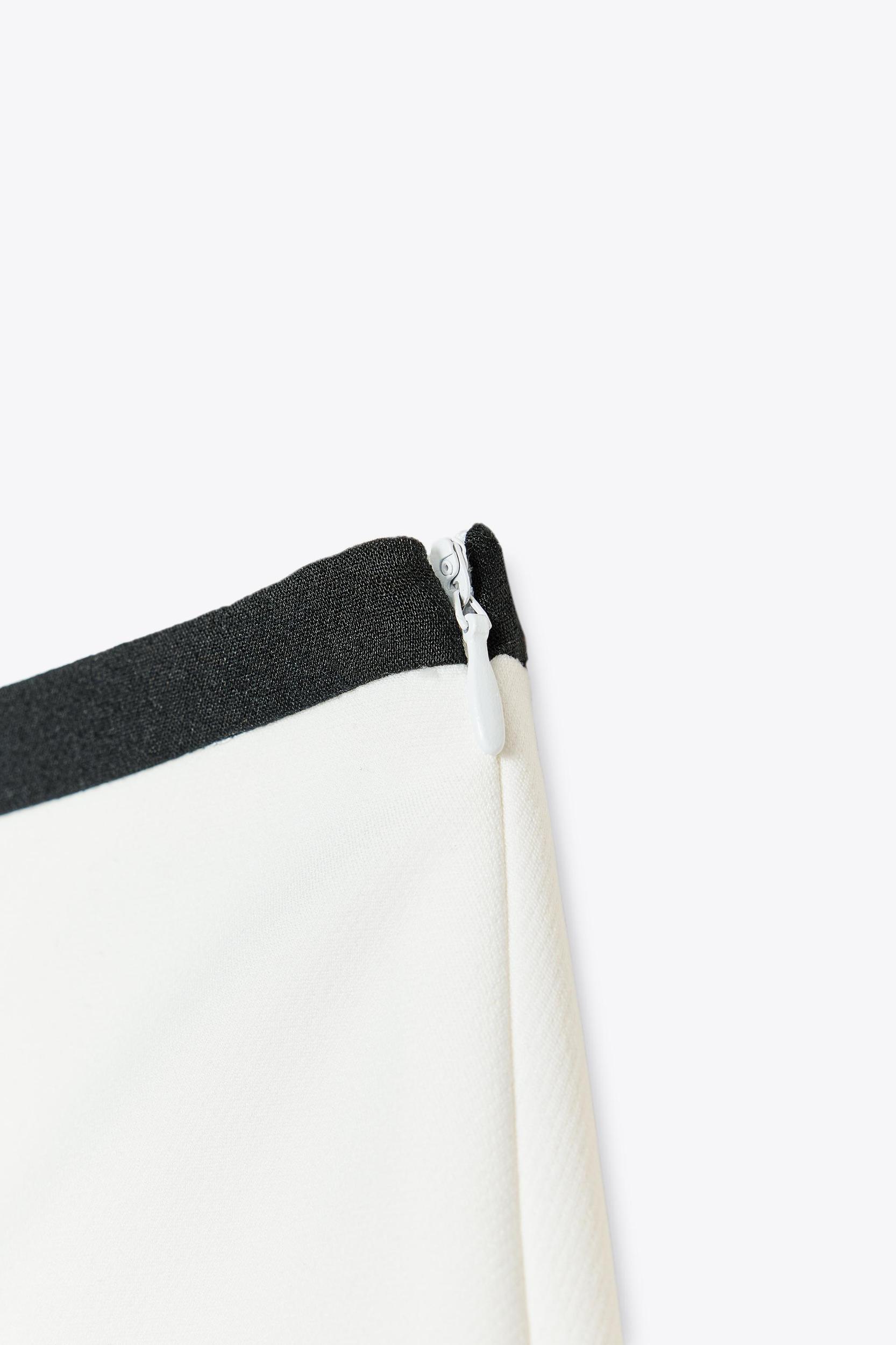 CONTRAST WAISTBAND TRIM SHORTS Product Image