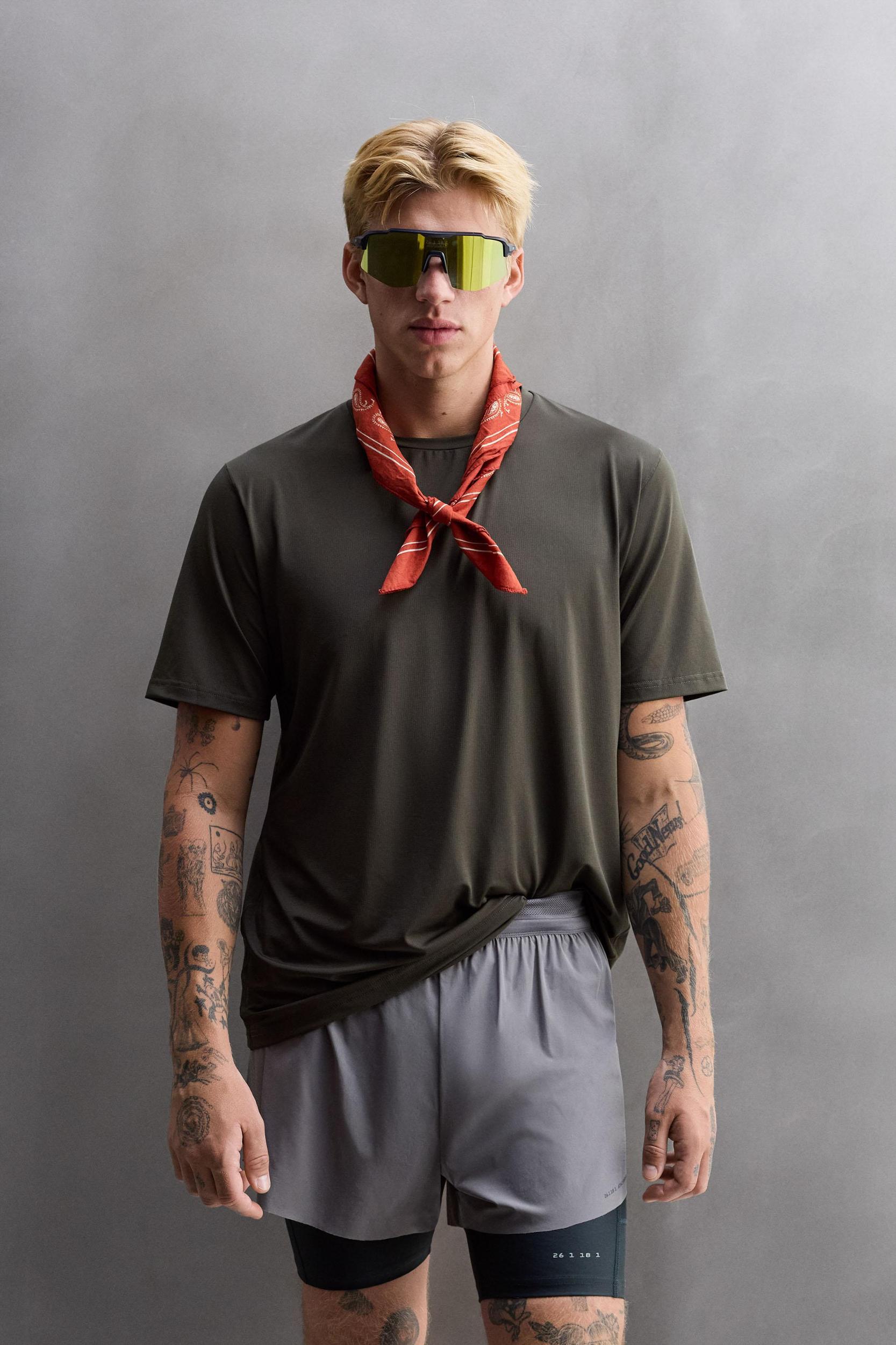 TEXTURED TRAINING T-SHIRT Product Image