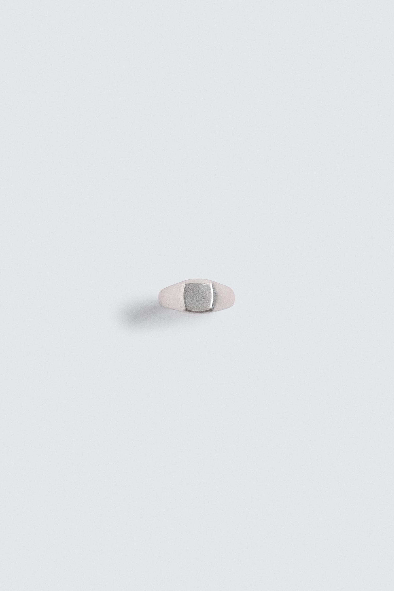 SIGNET RING Product Image