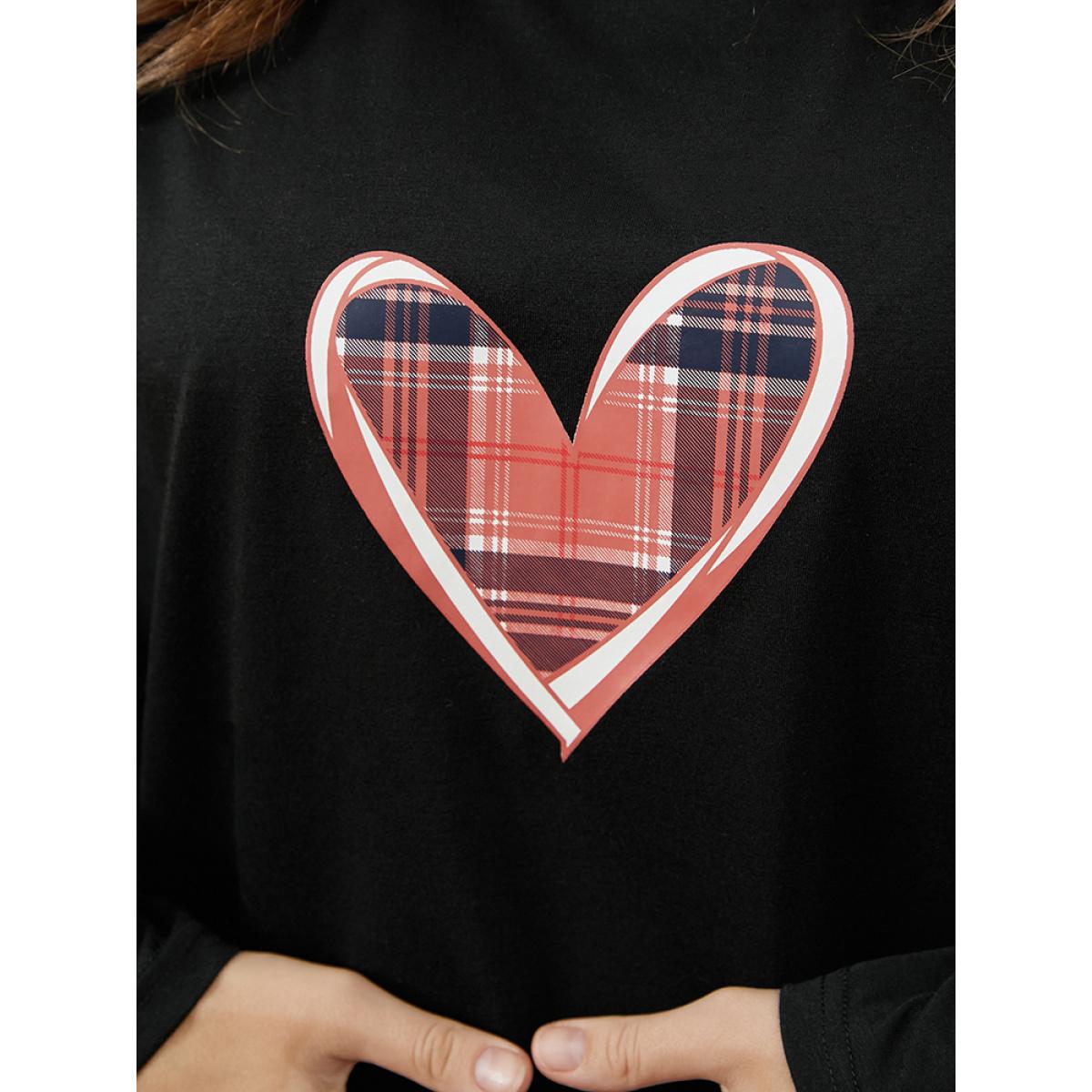 Plus Size Heart Print Plaid Pajama Set Women Black Graphic-Christmas Printed Long Sleeve Round Neck Casual Loungewear Sets BloomChic 18-20/2X Product Image