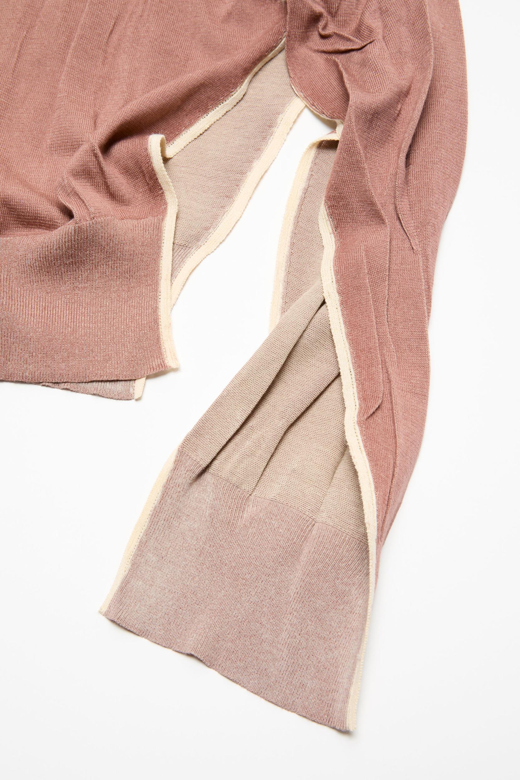 Wrinkled v-neck sweater Product Image